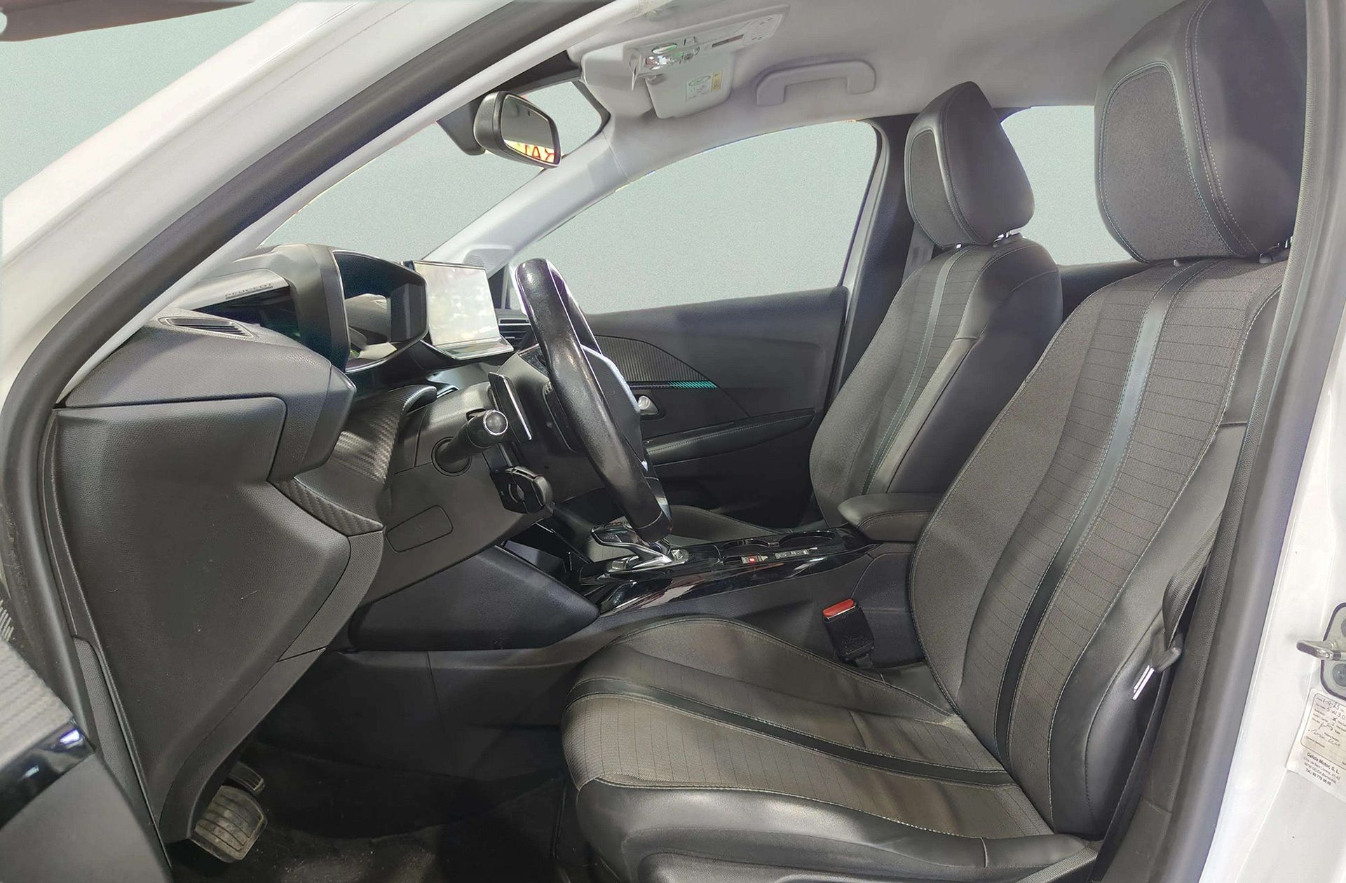 Peugeot 208 PureTech 100 Allure EAT8 - foto 11