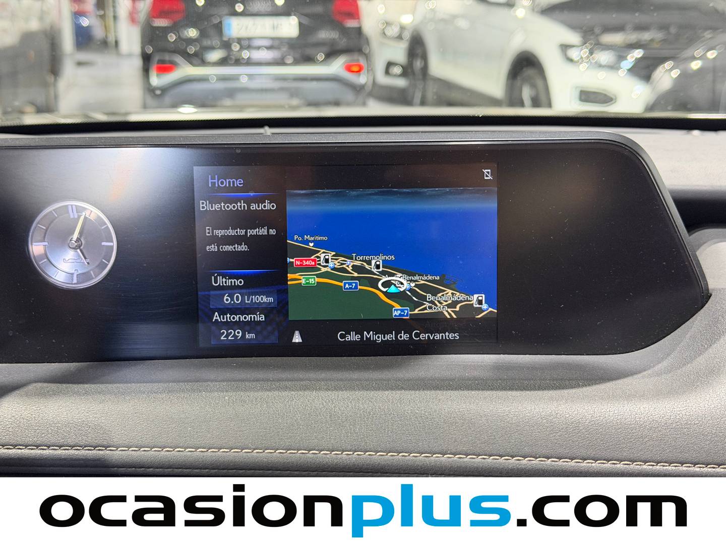 Extras y acabados del Lexus UX Lexus UX 250h Business Navigation 2WD (184 CV)