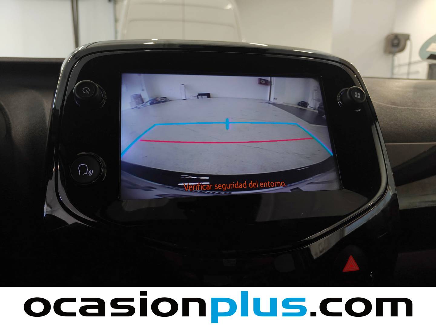 Extras y acabados del Toyota Aygo Toyota Aygo 1.0 VVT-i x-play business (69 CV)