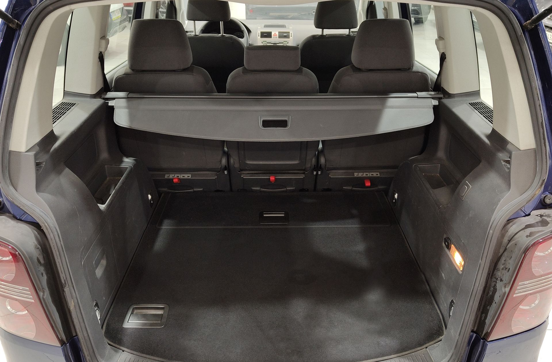 Volkswagen Touran Edition 1.9 TDI - foto 12