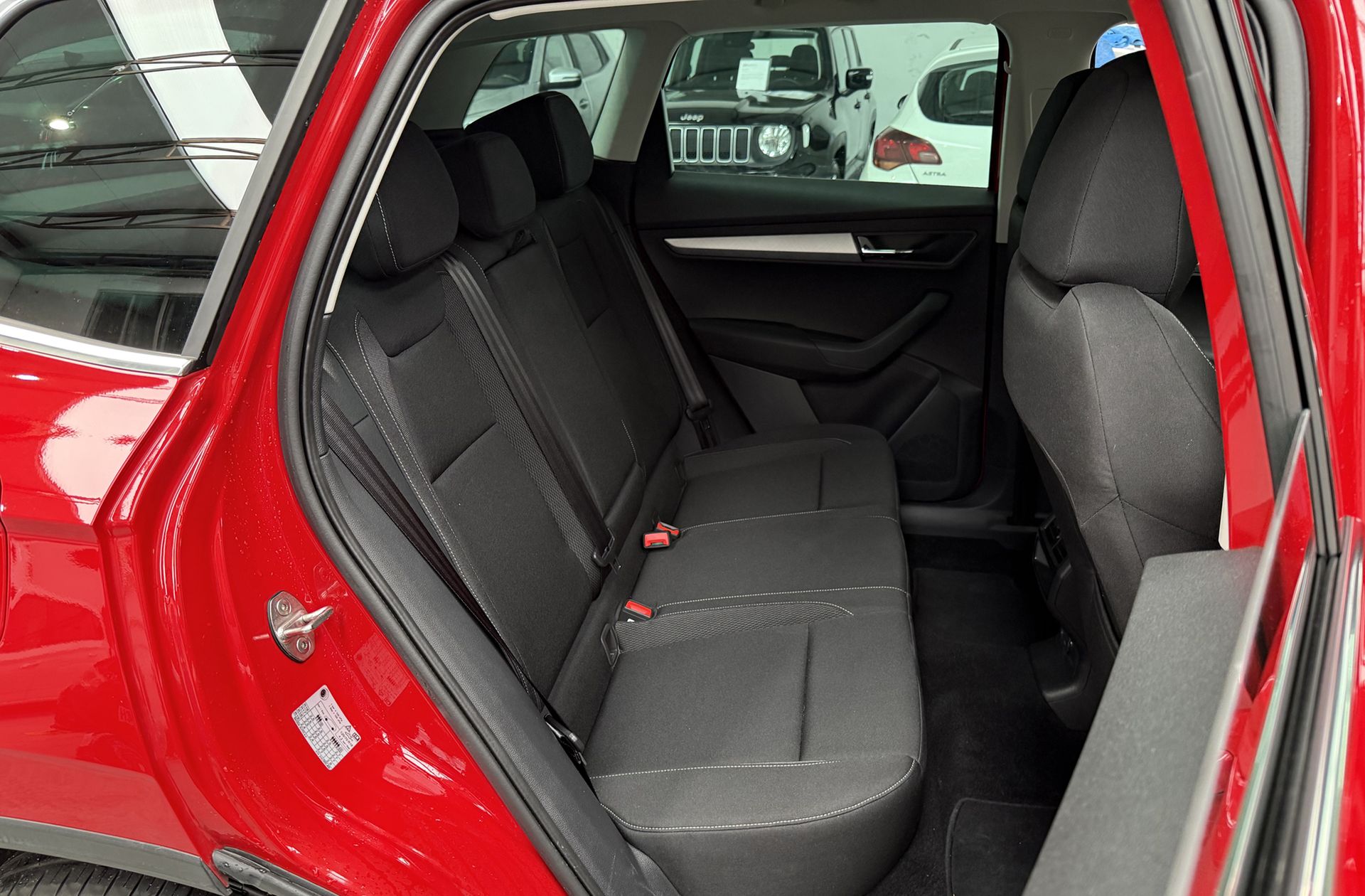 Škoda Karoq 1.0 TSI Selection - foto 16