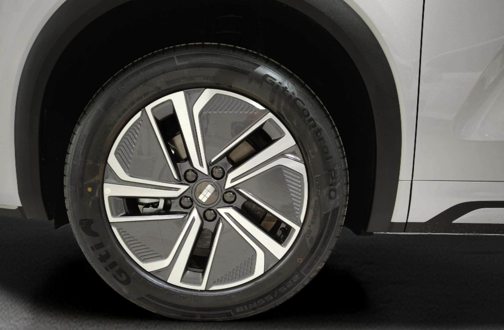 Geely Starray EM-i 1.5 PHEV Pro - foto 35