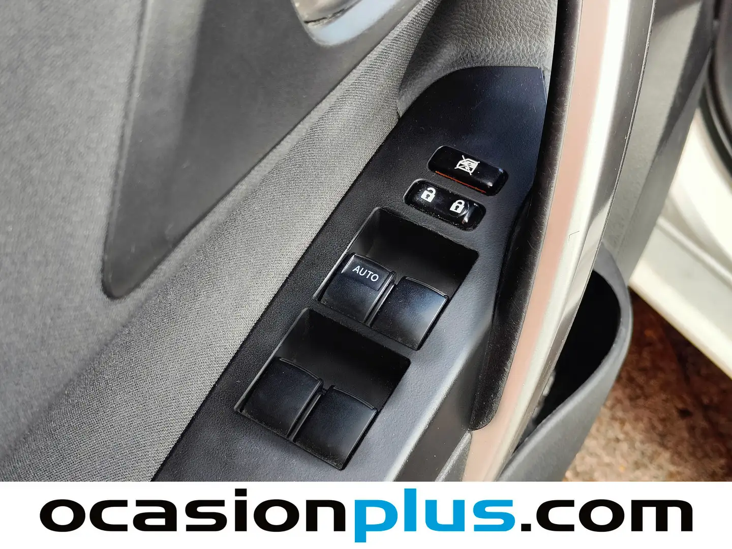 Foto Toyota Auris Toyota Auris 1.8 Hybrid Active  (136 CV)