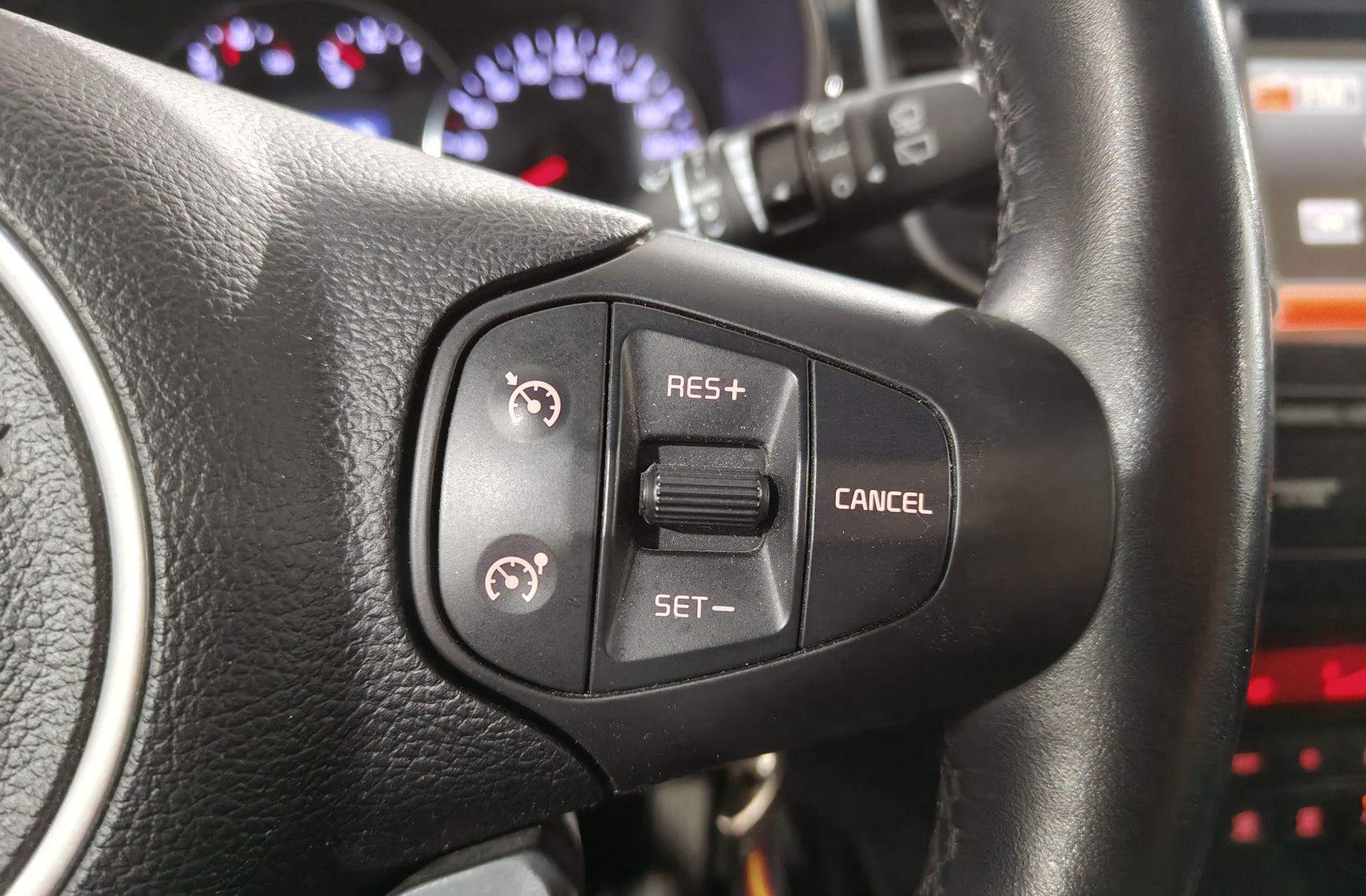 Kia Carens 1.6 GDi Uefa Euro 2016 Eco-Dynamics - foto 30
