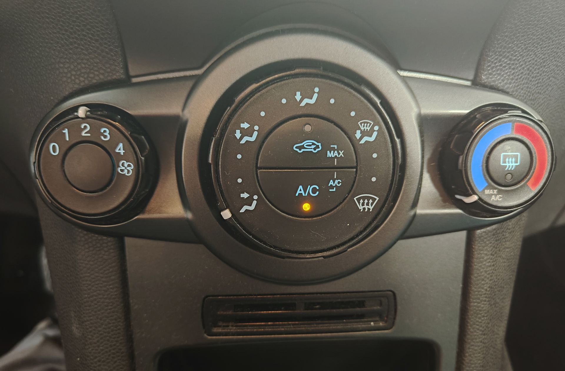 Ford Fiesta 1.0 EcoBoost Trend - foto 23