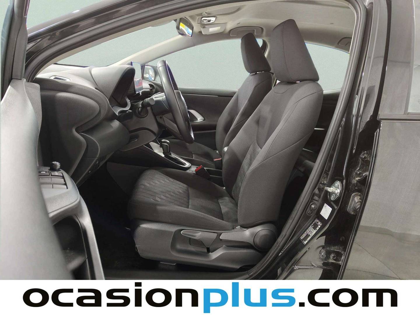 Foto asientos delanteros Toyota Yaris Toyota Yaris 120H Active Plus (116 CV)