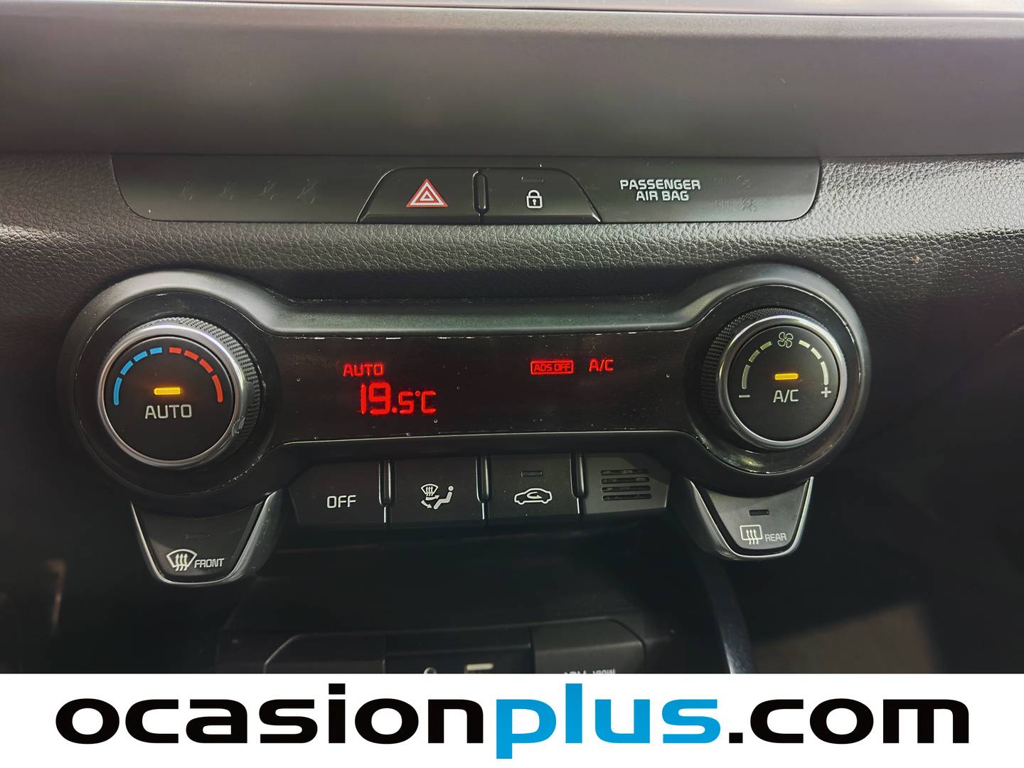 Foto KIA Stonic Kia Stonic 1.0 T-GDi Black Edition DCT (120 CV)