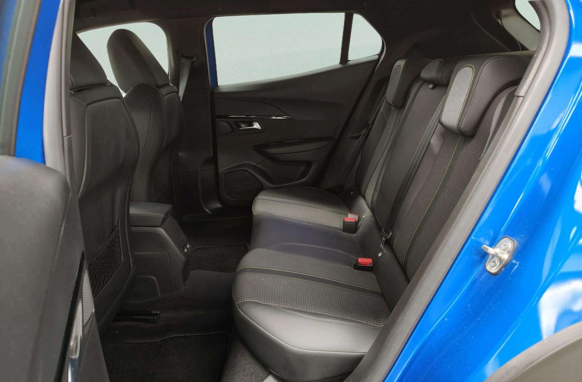 Peugeot 2008 BlueHDi 130 GT EAT8 - foto 15