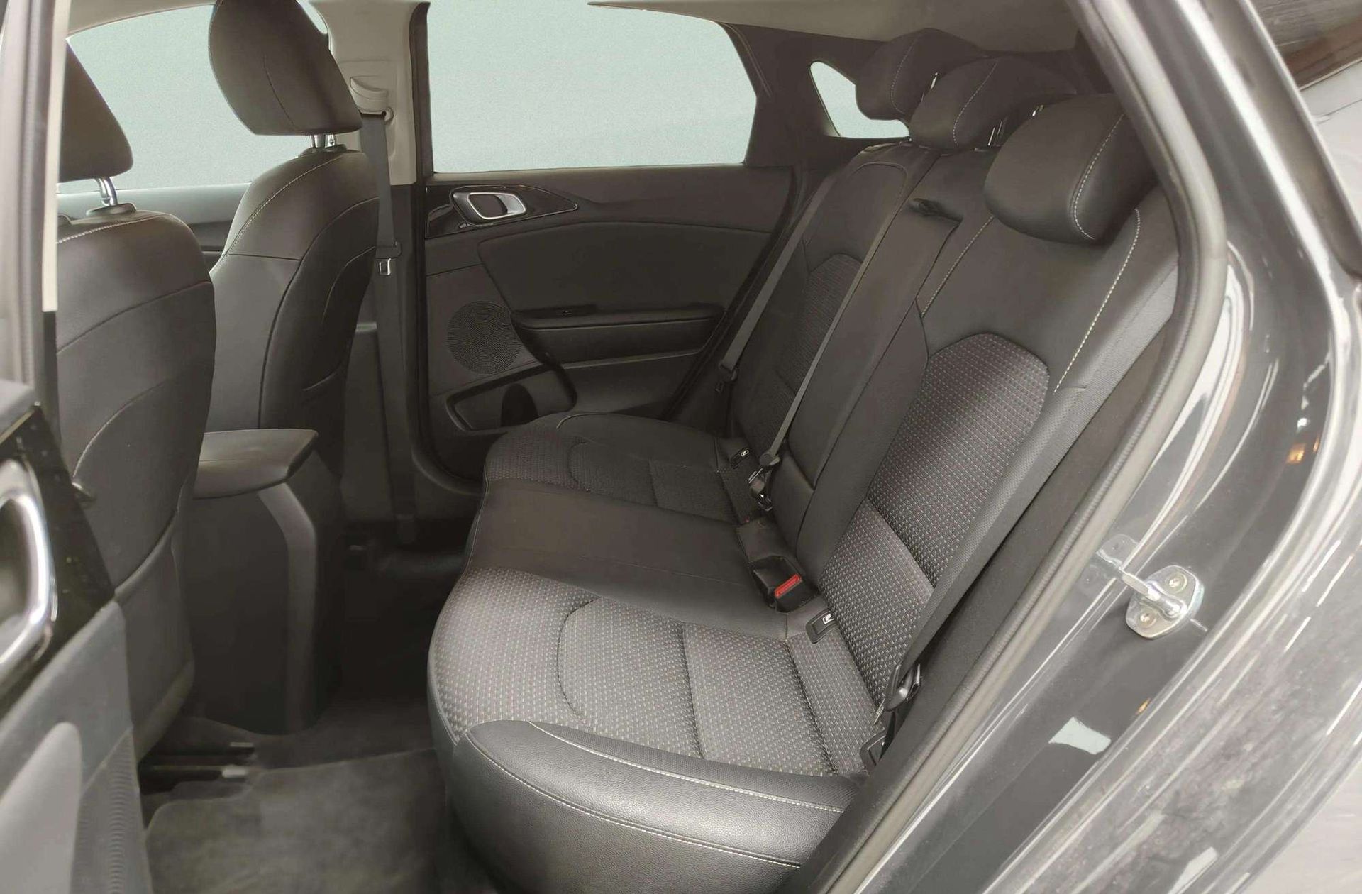 Kia Ceed 1.6 MHEV Tech DCT - foto 14