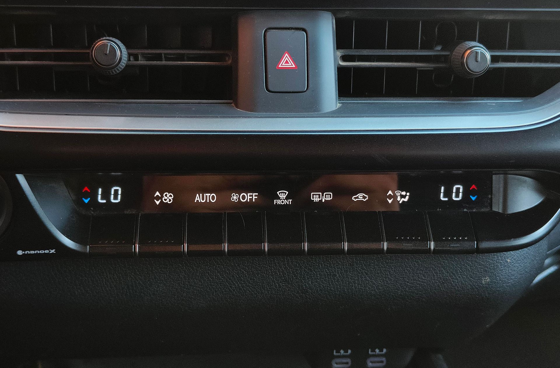 Lexus UX 250h Premium - foto 36