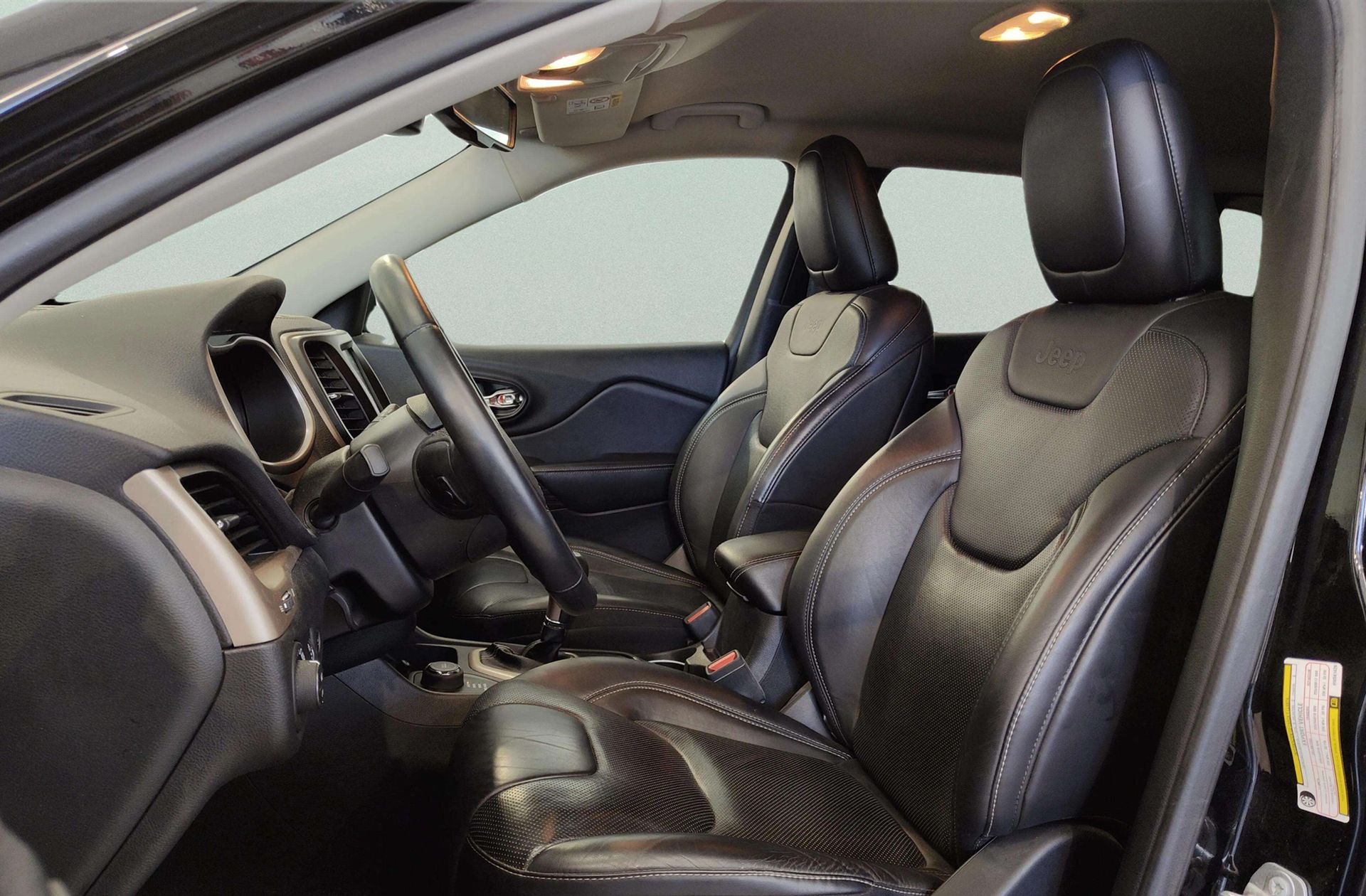 Jeep Cherokee 2.2D Night Eagle 4x4 ADI Aut. - foto 12