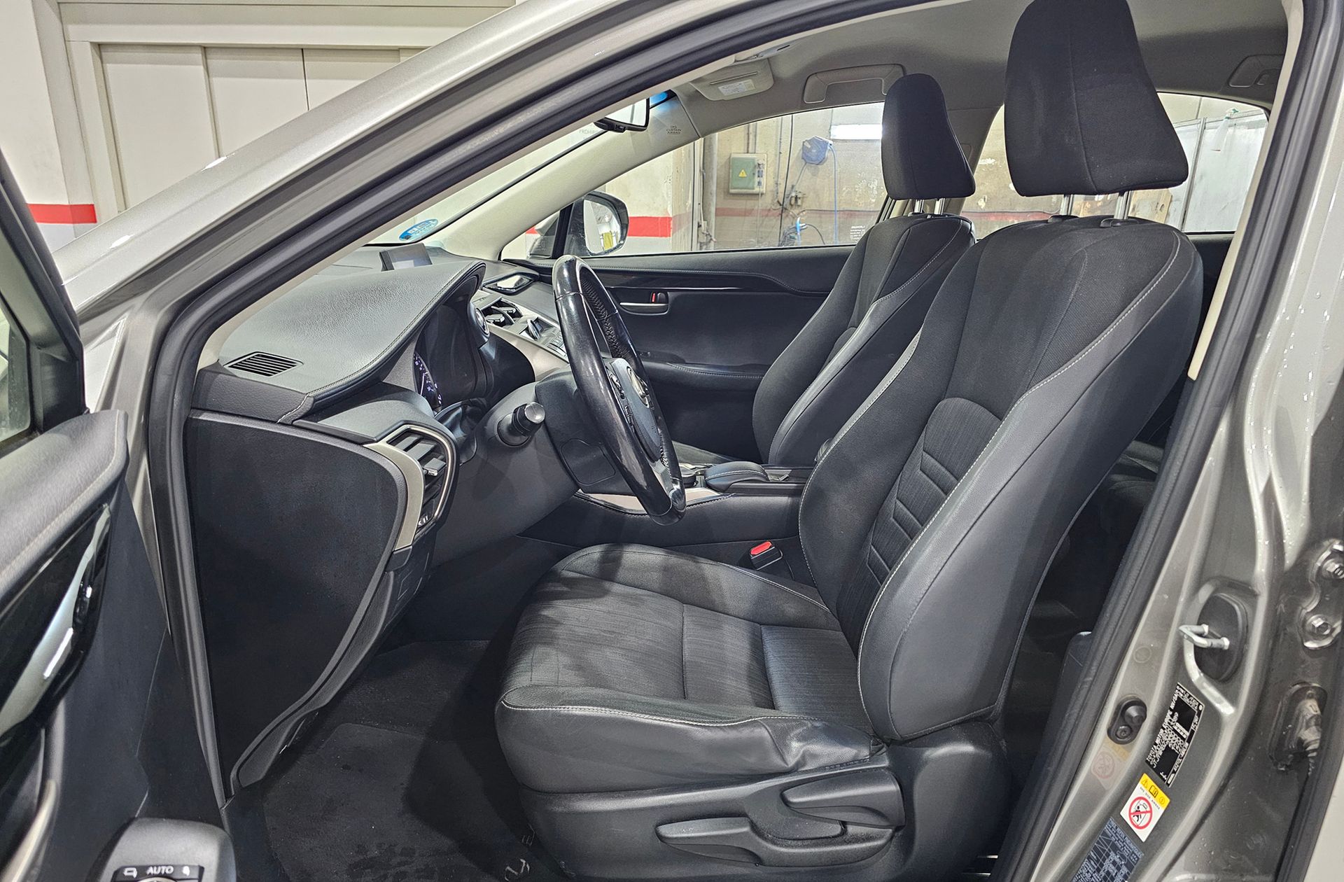 Lexus NX 300h Corporate 2WD - foto 11