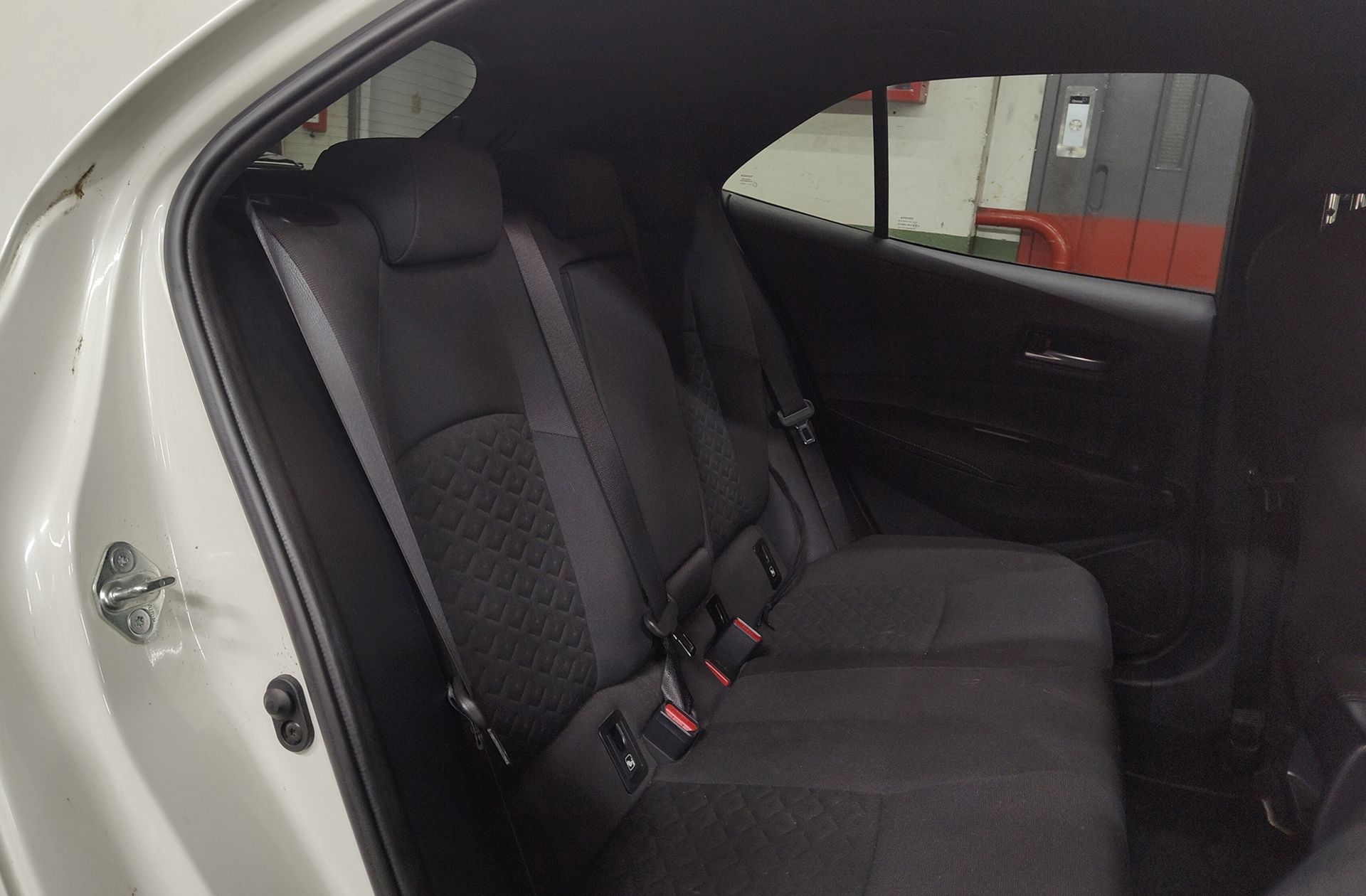 Toyota Corolla 180H Feel! E-CVT - foto 16