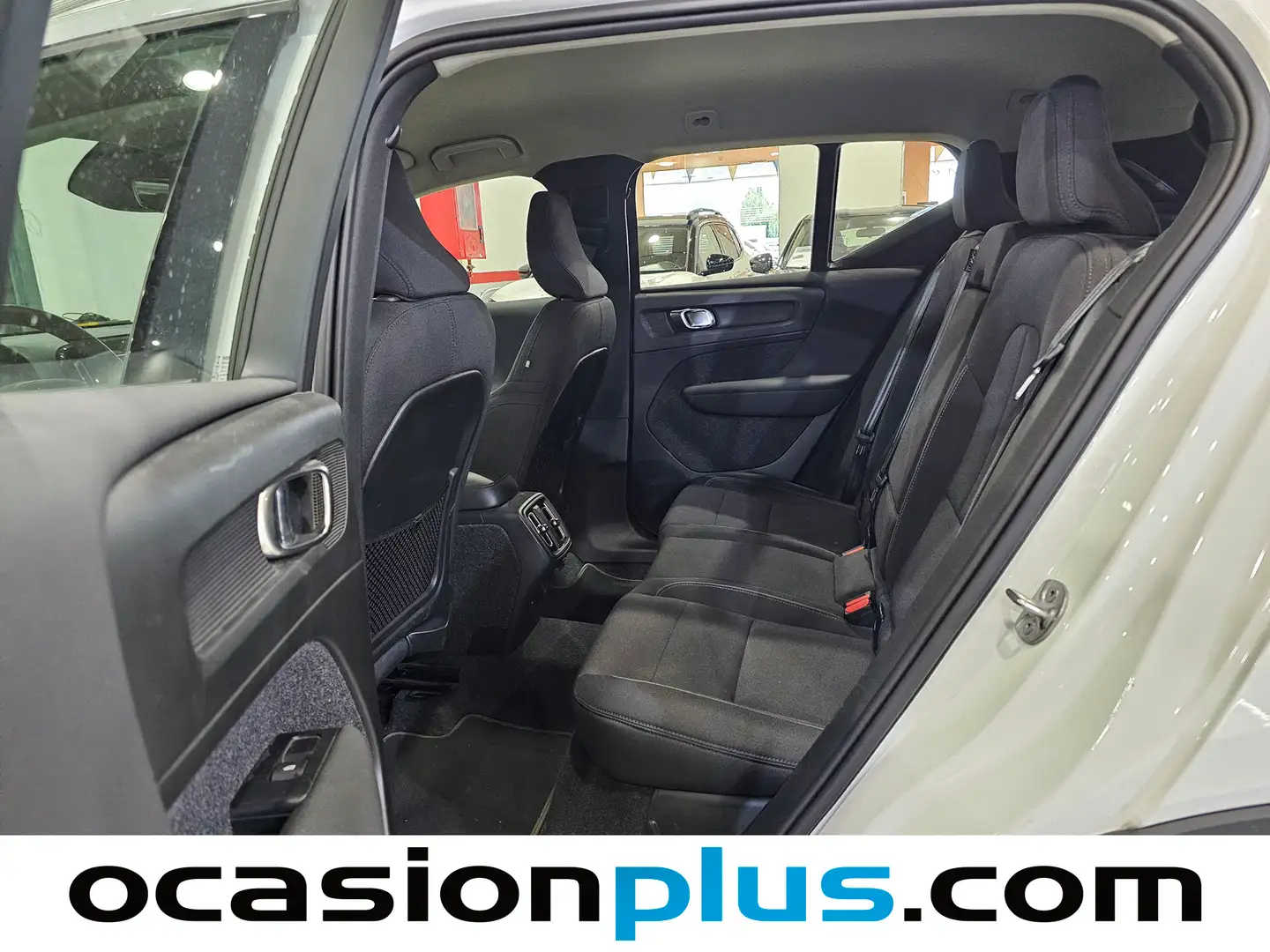 Foto Volvo XC40 Volvo XC40 B3 G Momentum Pro Auto (163 CV)