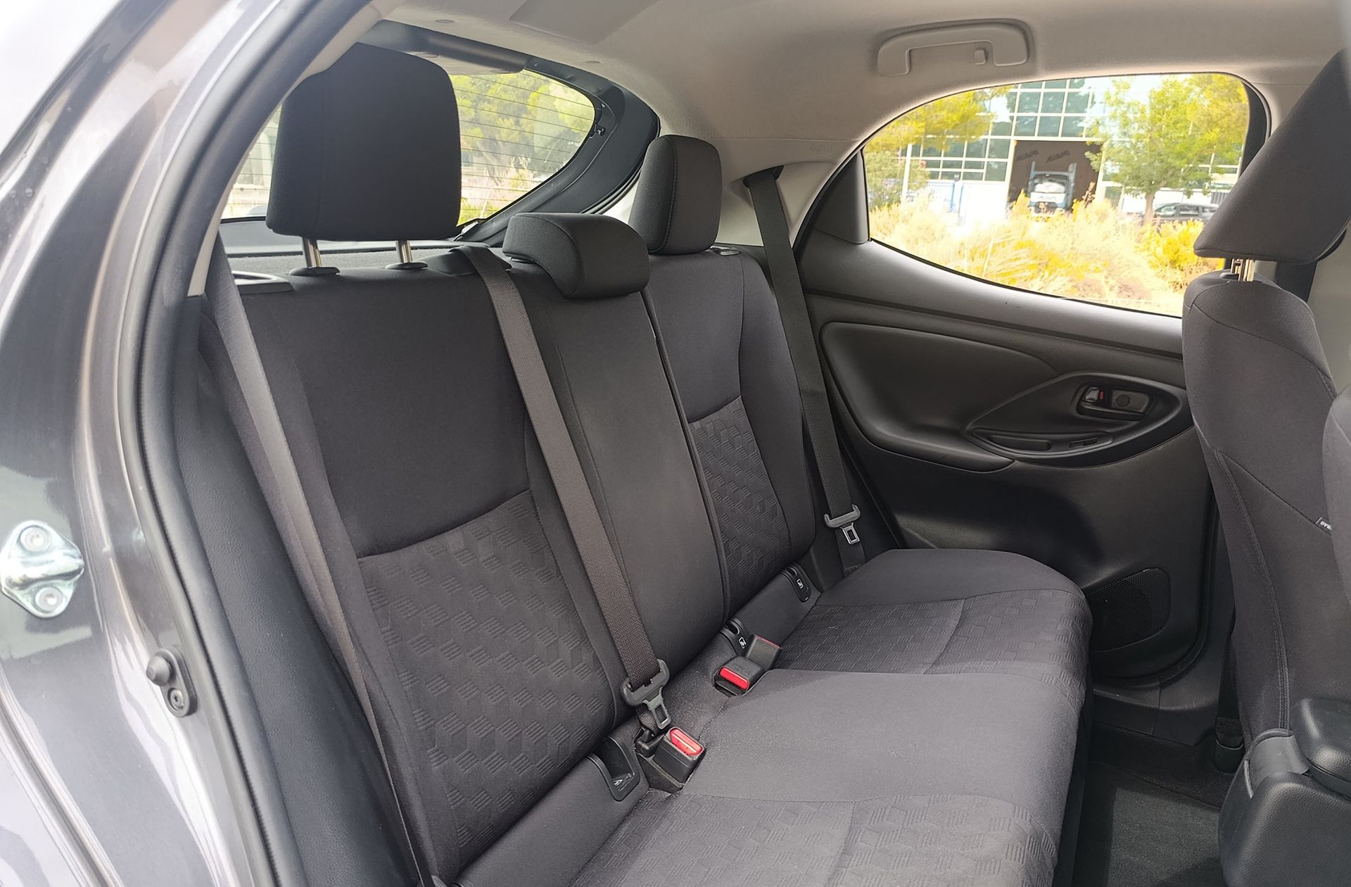 Toyota Yaris 120H Active Plus - foto 18