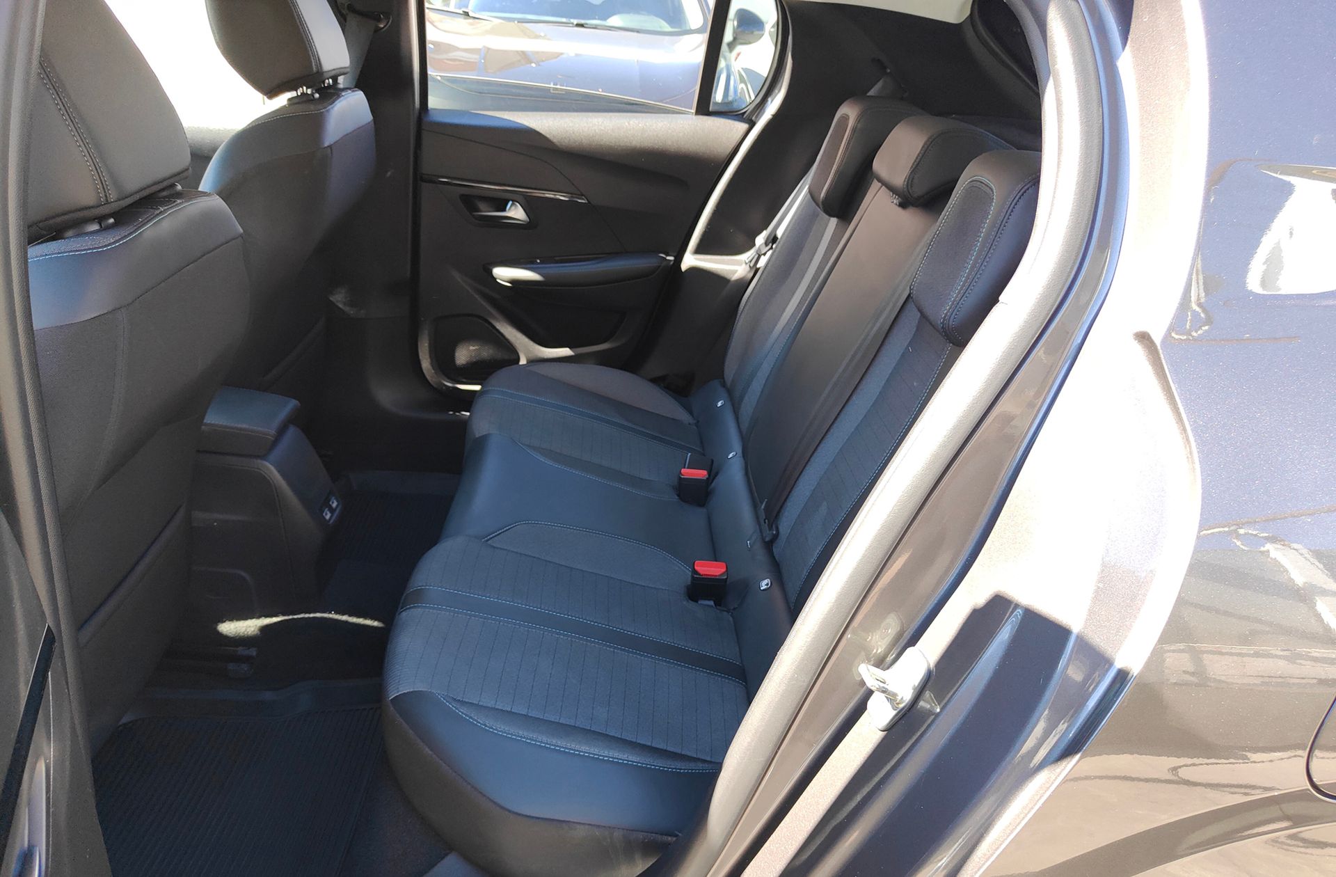 Peugeot 208 BlueHDi 100 Allure Pack - foto 11