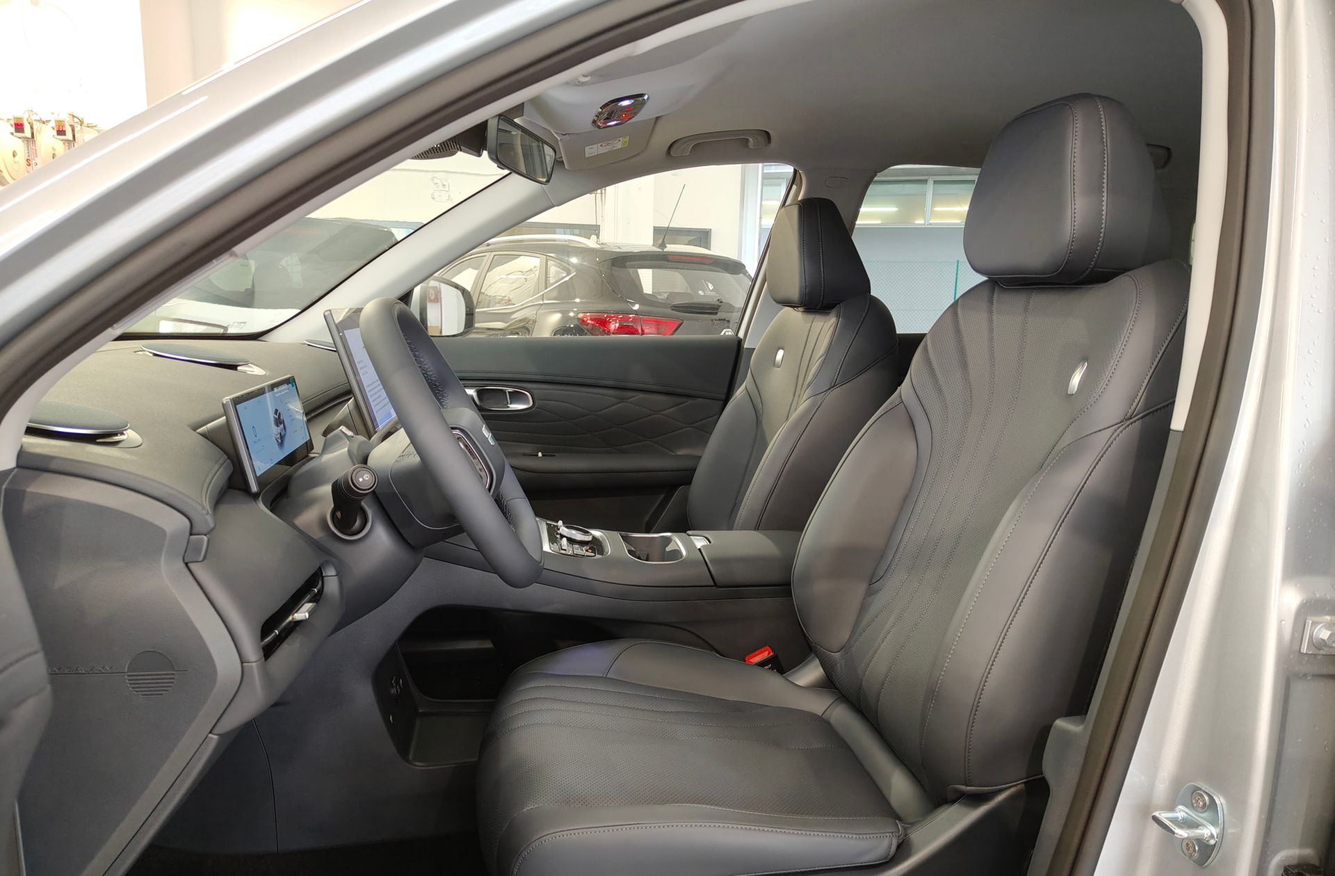 Geely Starray EM-i 1.5 PHEV Pro - foto 11