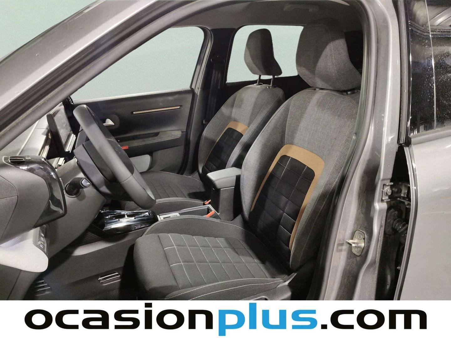 Foto asientos delanteros Citroën C3 Aircross Citroën C3 Aircross Hybrid 145 Plus e-DCS6 (145 CV)