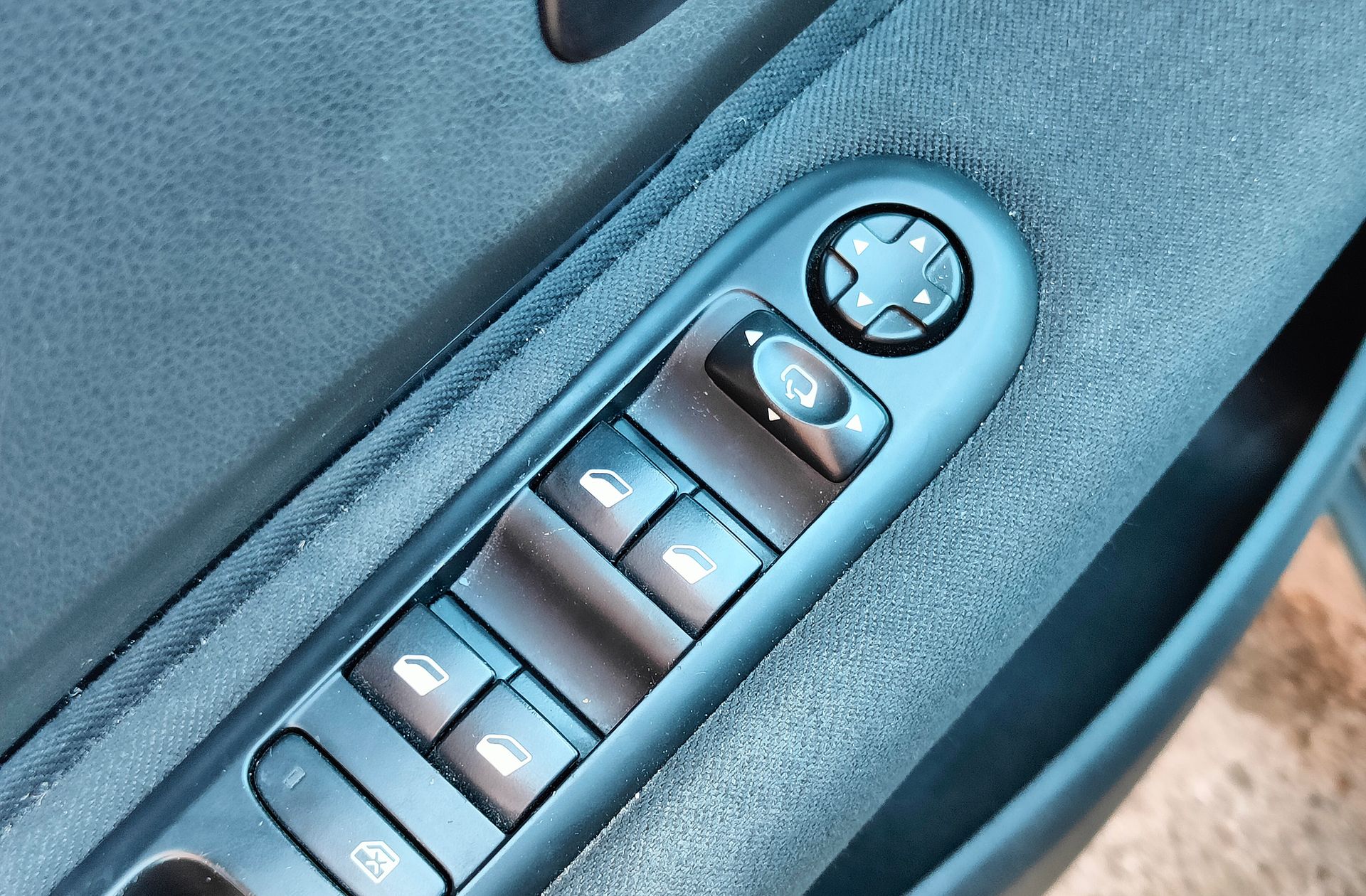 Peugeot 5008 1.6 BlueHDi Allure EAT6 7 plazas - foto 34