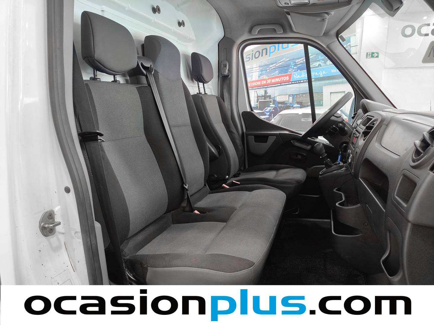 Fotos maletero Nissan NV400 Nissan NV400 Furgon 2.3 dCi L3H2 3.5T FWD Comfort (135 CV) Camperizada 3 plazas