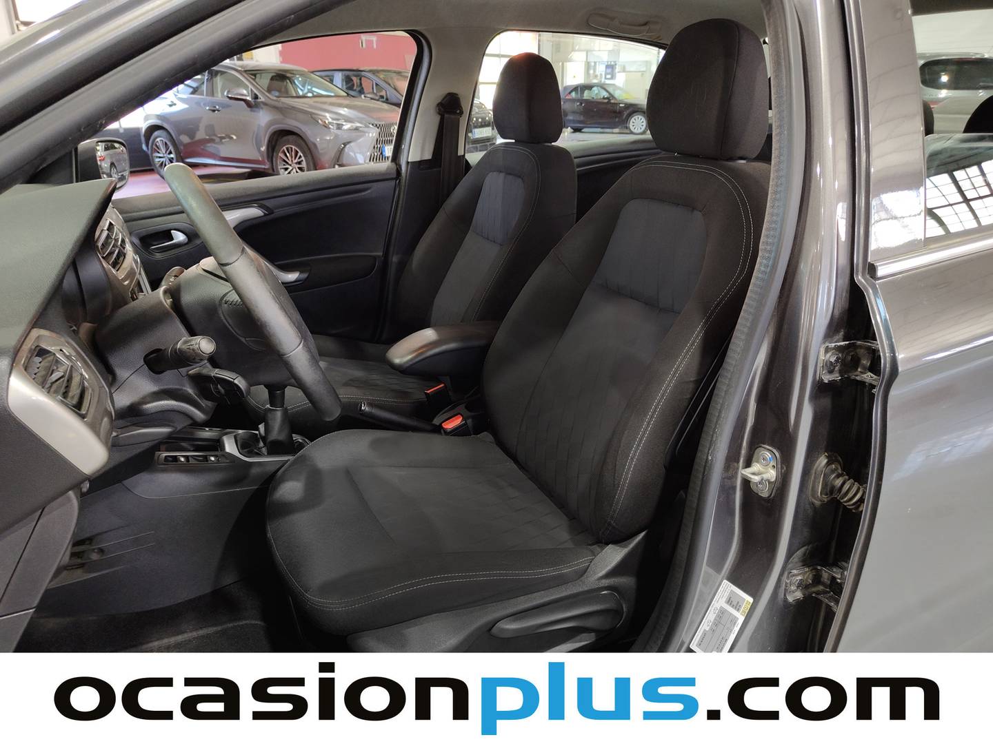 Foto asientos delanteros Citroën C-Elysee Citroën C-Elysee PureTech 82 Shine (82 CV)