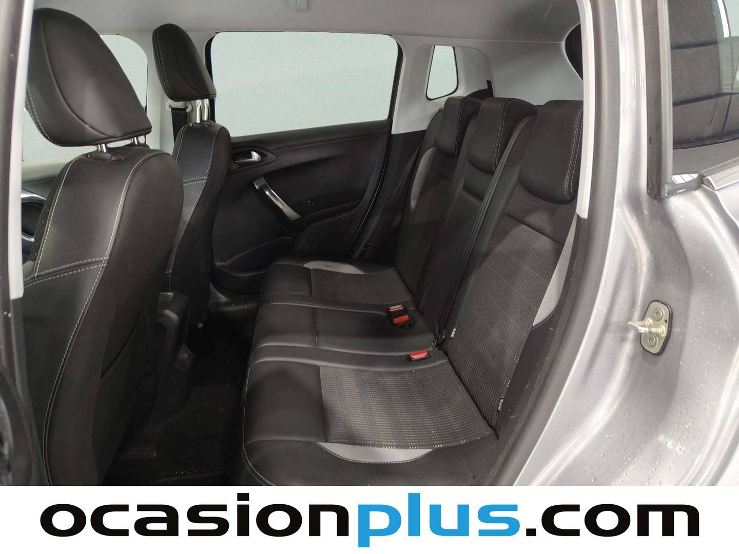 Foto asientos traseros Peugeot 2008 Peugeot 2008 BlueHDI 120 Allure (120 CV)