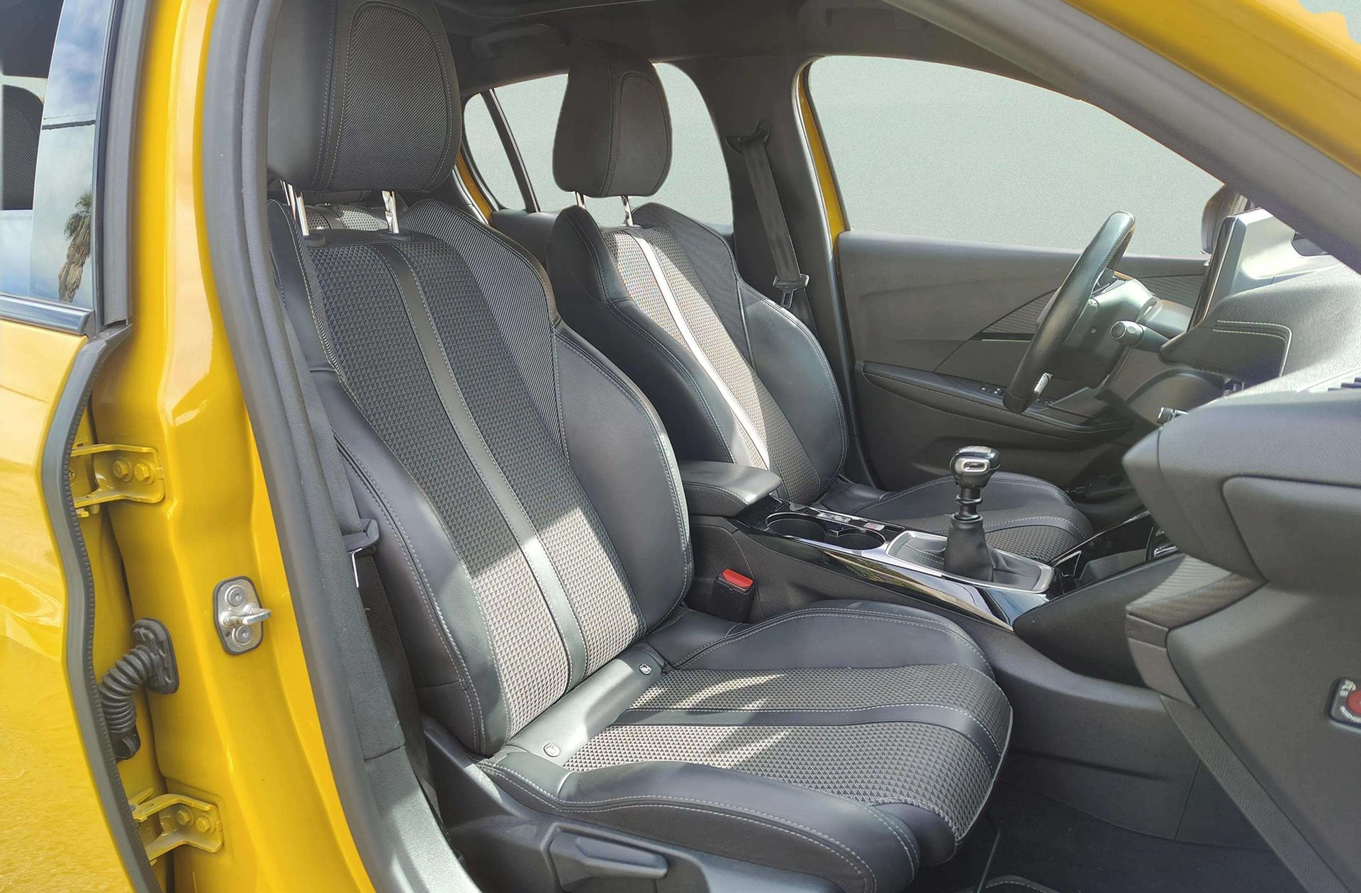 Peugeot 208 BlueHDi 100 GT - foto 19