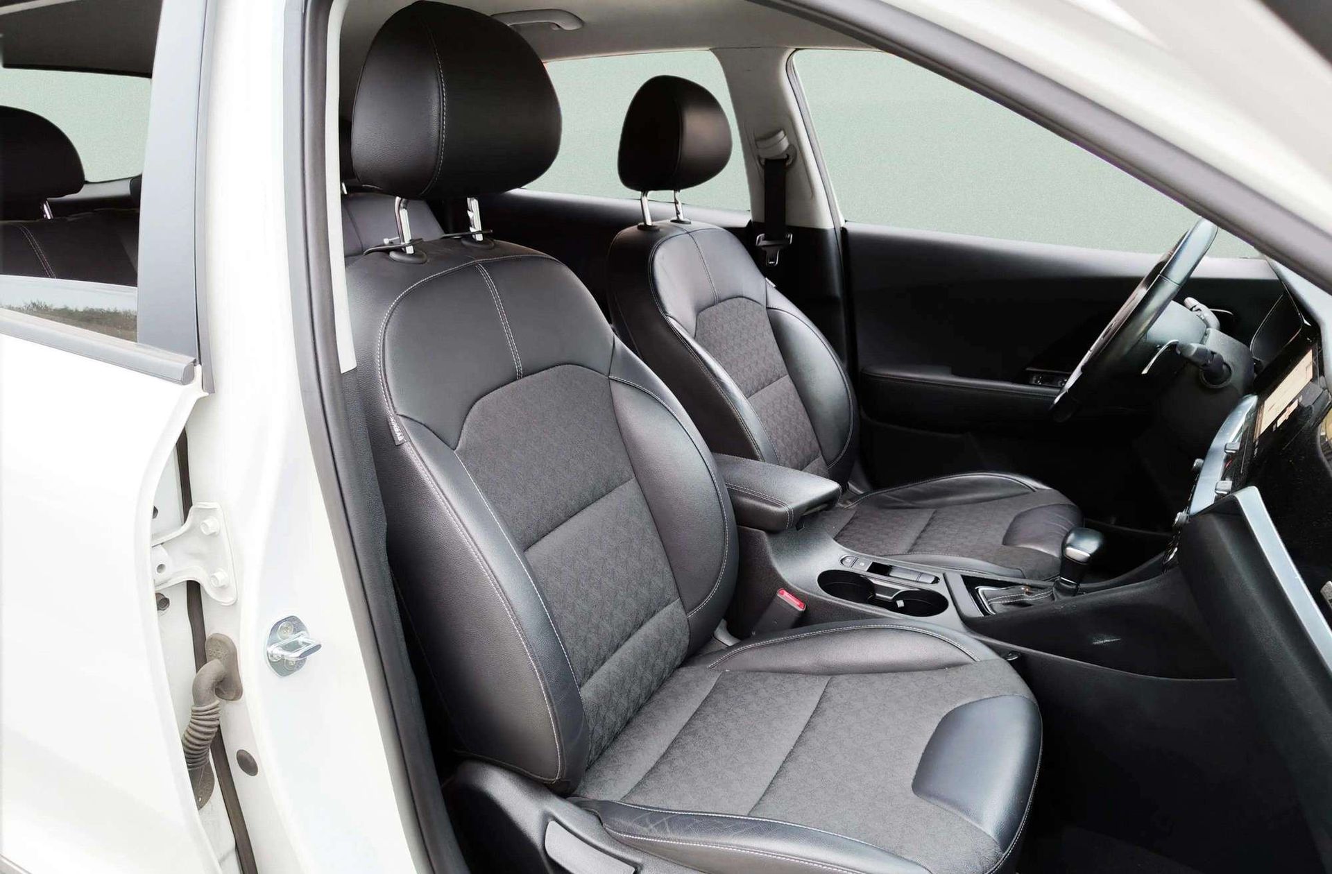 Kia Niro 1.6 GDi PHEV Híbrido Emotion - foto 19