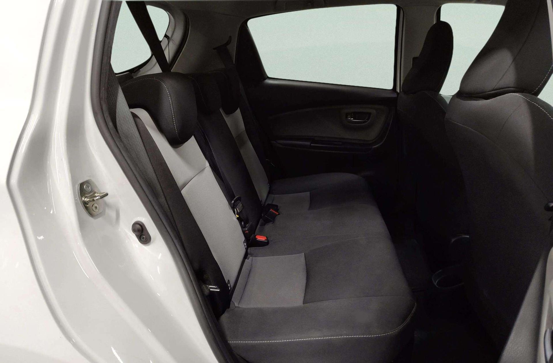 Toyota Yaris 1.5 Hybrid Active - foto 16