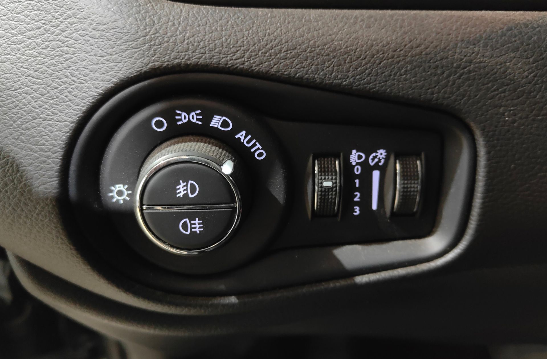 Jeep Renegade eHybrid 1.5 Limited ATX - foto 24