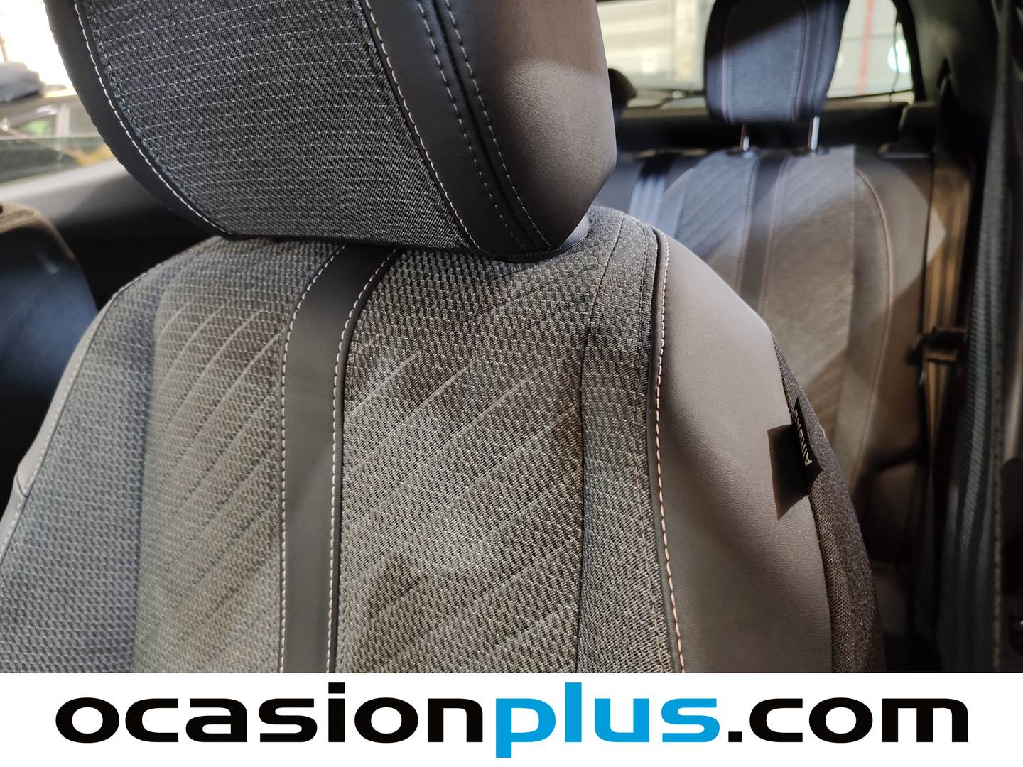 Extras y acabados del Peugeot 2008 Peugeot 2008 Allure Hybrid eDCS6  (136 CV)
