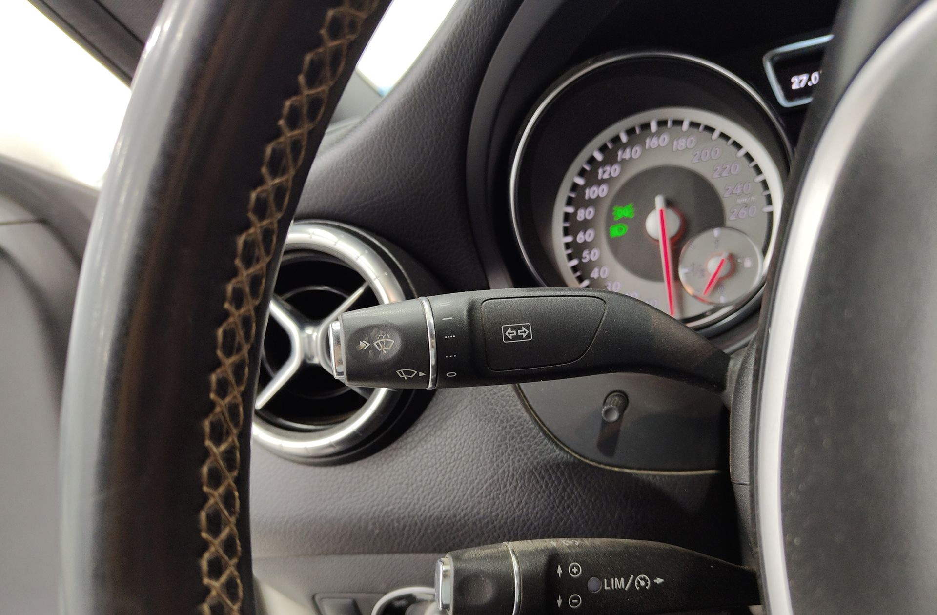 Mercedes-Benz CLA 220 CDI Urban - foto 22