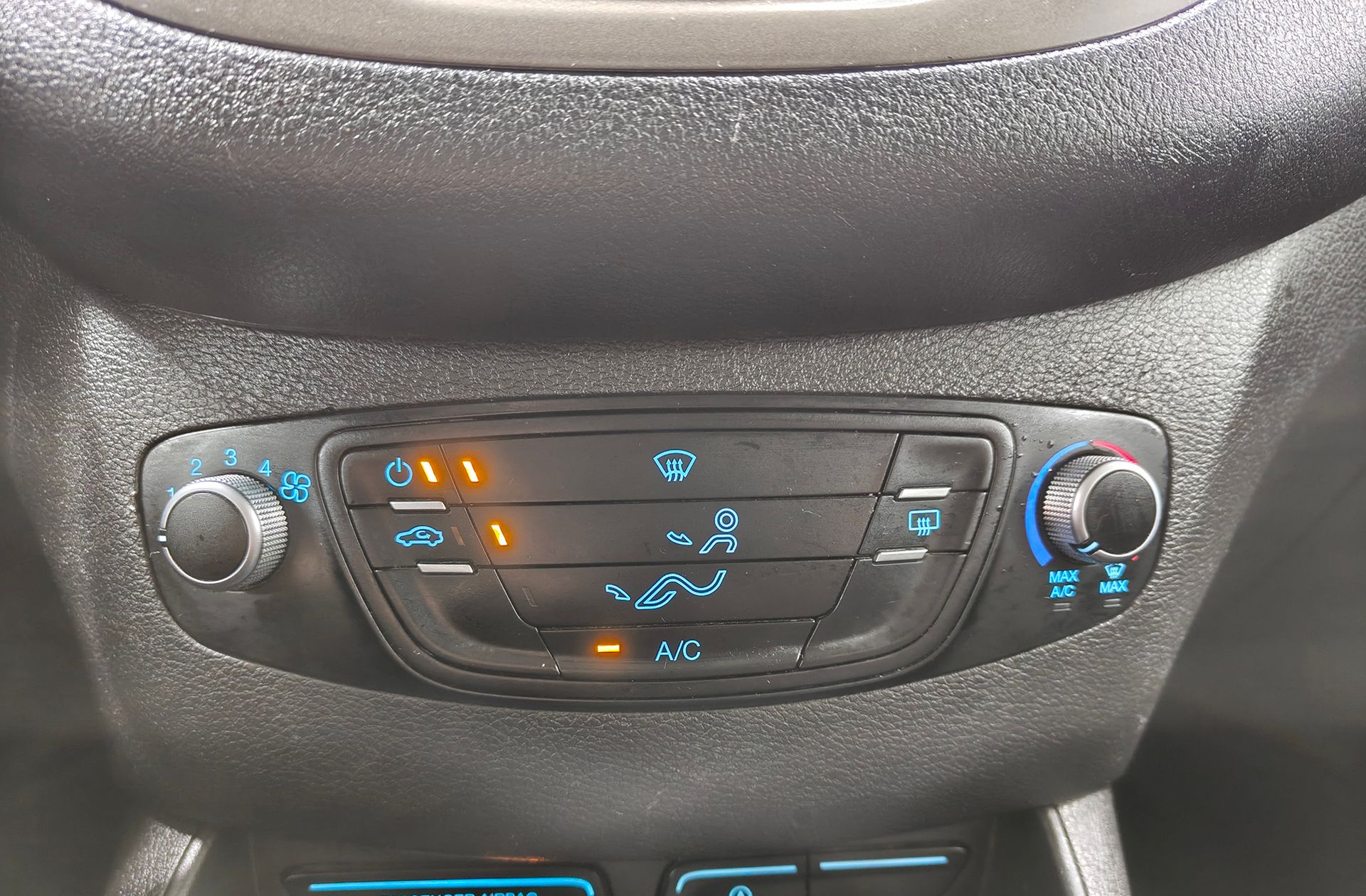 Ford Tourneo Courier 1.5 TDCi Trend - foto 26