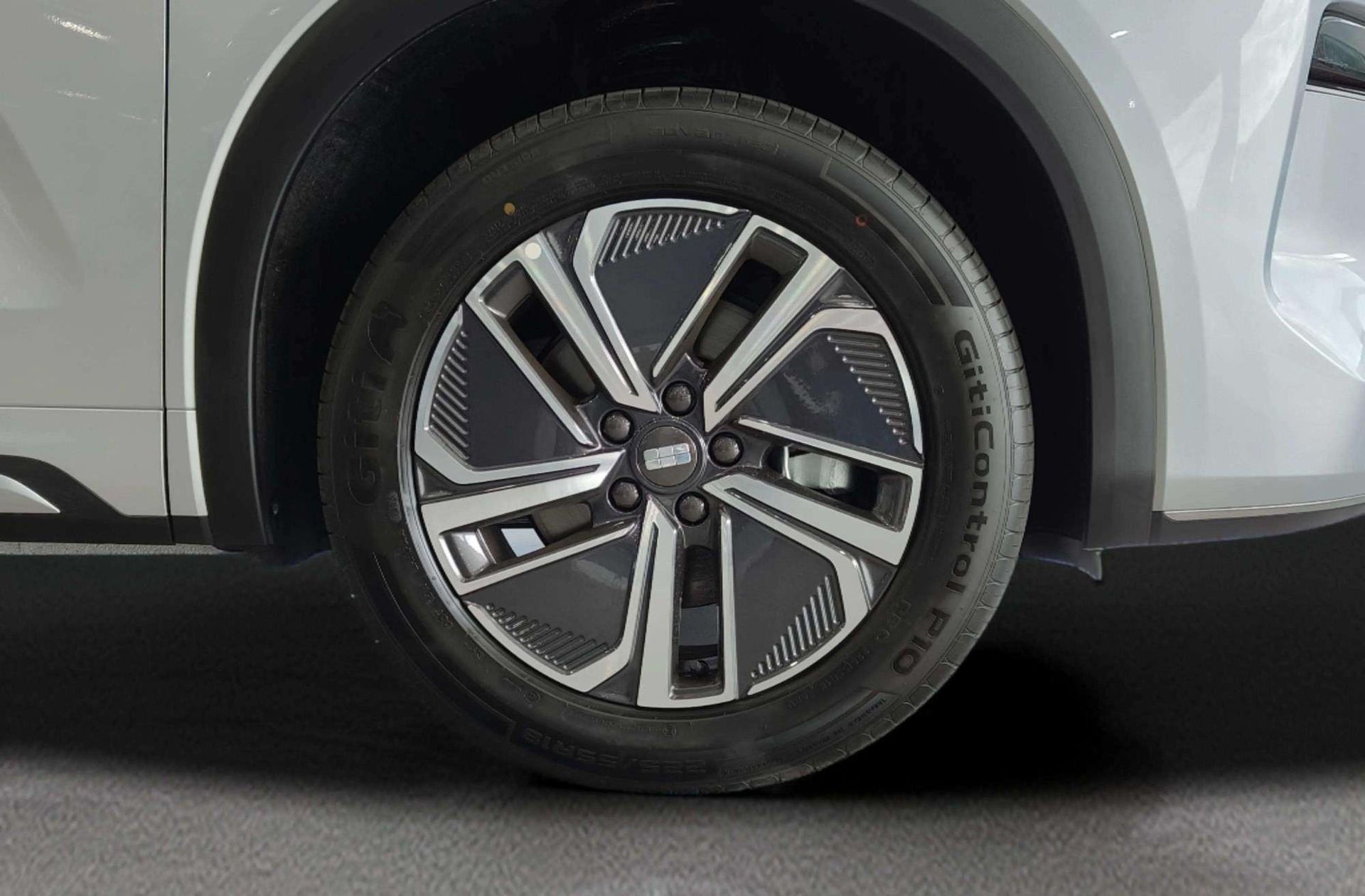 Geely Starray EM-i 1.5 PHEV Pro - foto 39