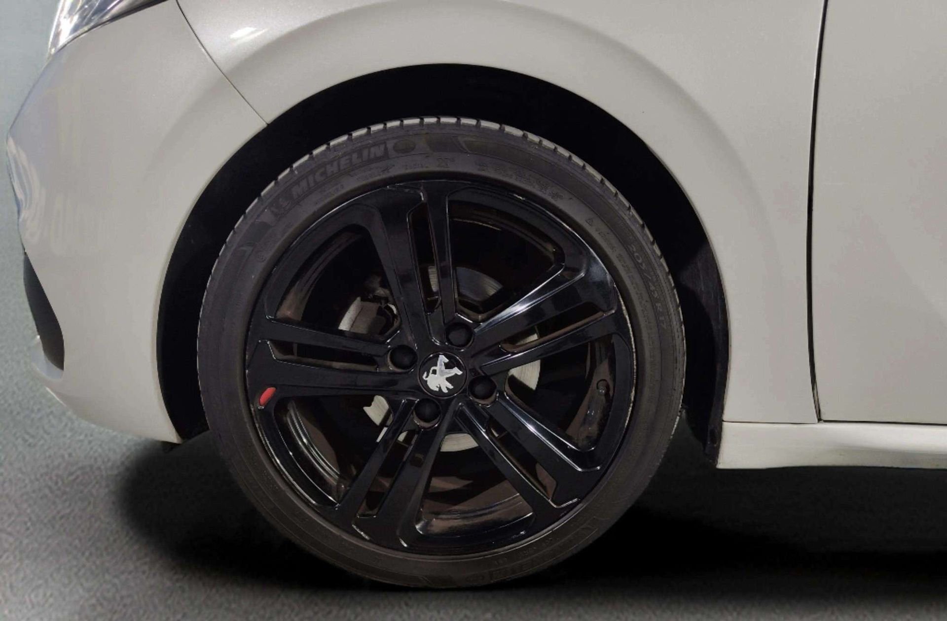 Peugeot 208 1.2 PureTech GT Line EAT6 - foto 34