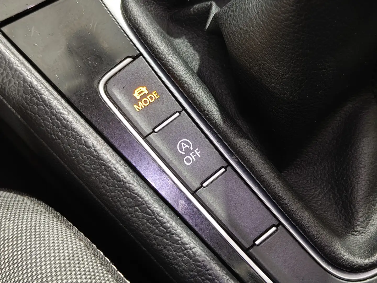 Foto Volkswagen Golf Volkswagen Golf Sport 2.0 TDI CR BMT (150 CV)