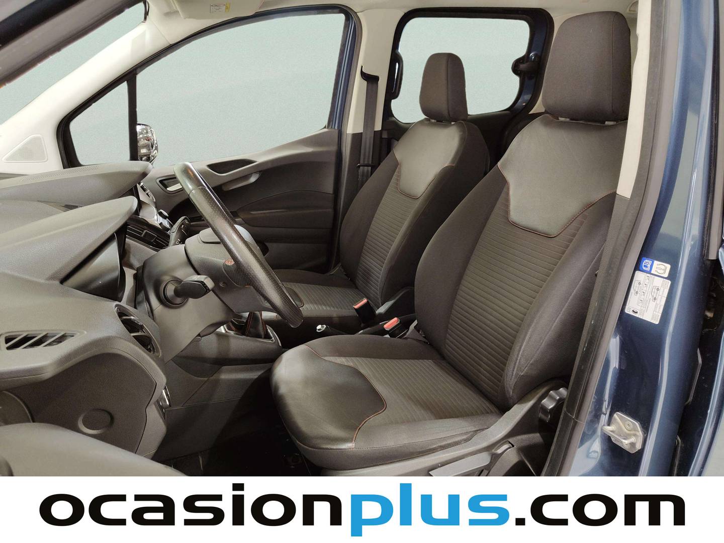 Foto asientos delanteros Ford Tourneo Courier Ford Tourneo Courier 1.5 TDCi Sport (100 CV)