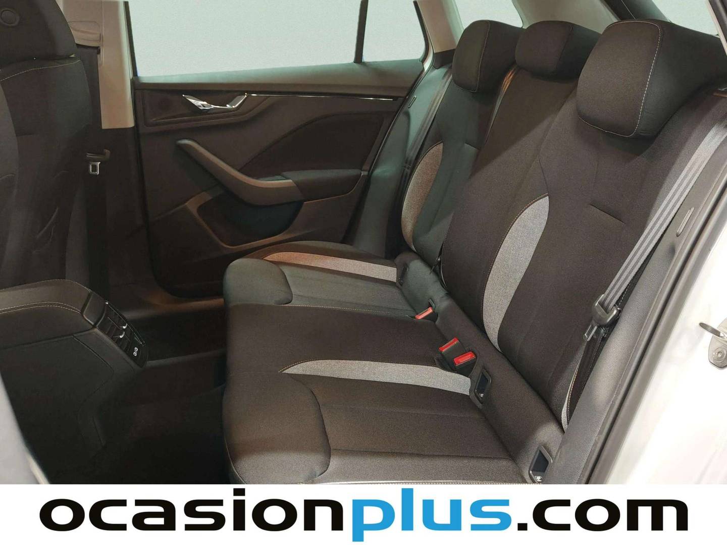 Foto asientos traseros Skoda Kamiq Skoda Kamiq 1.0 TSI Selection DSG (115 CV)