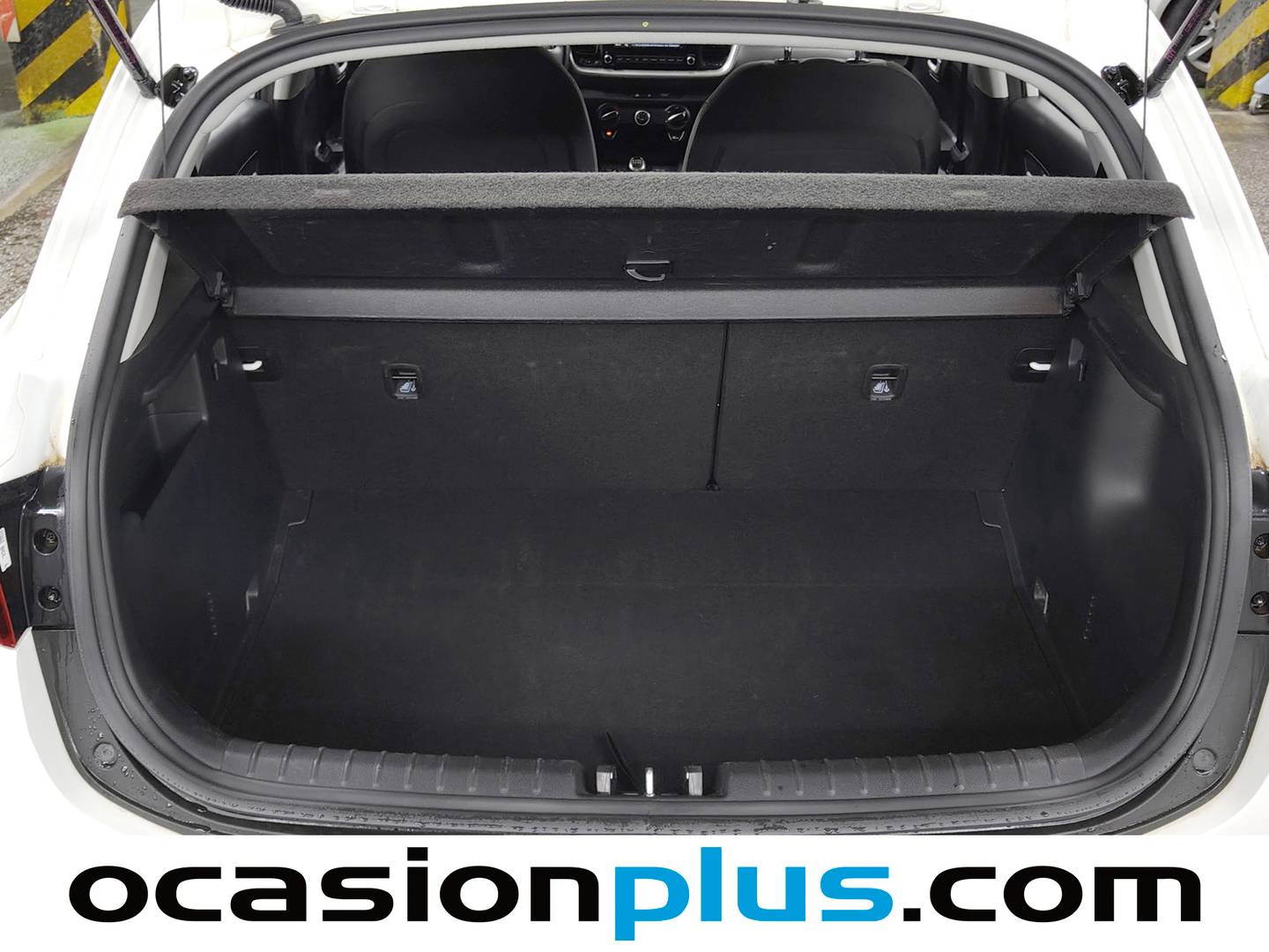 Foto asientos delanteros KIA Stonic KIA Stonic 1.0 T-GDi MHEV MT Concept (100 CV)