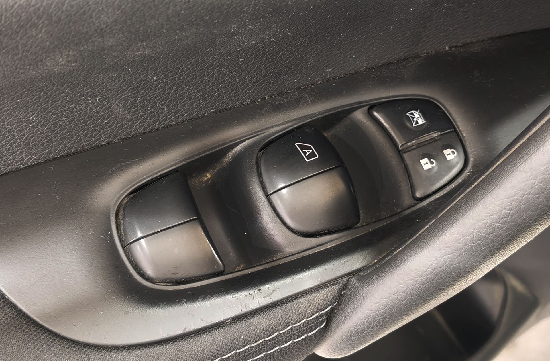 Nissan Qashqai DIG-T 115 N-Connecta 4x2 - foto 32