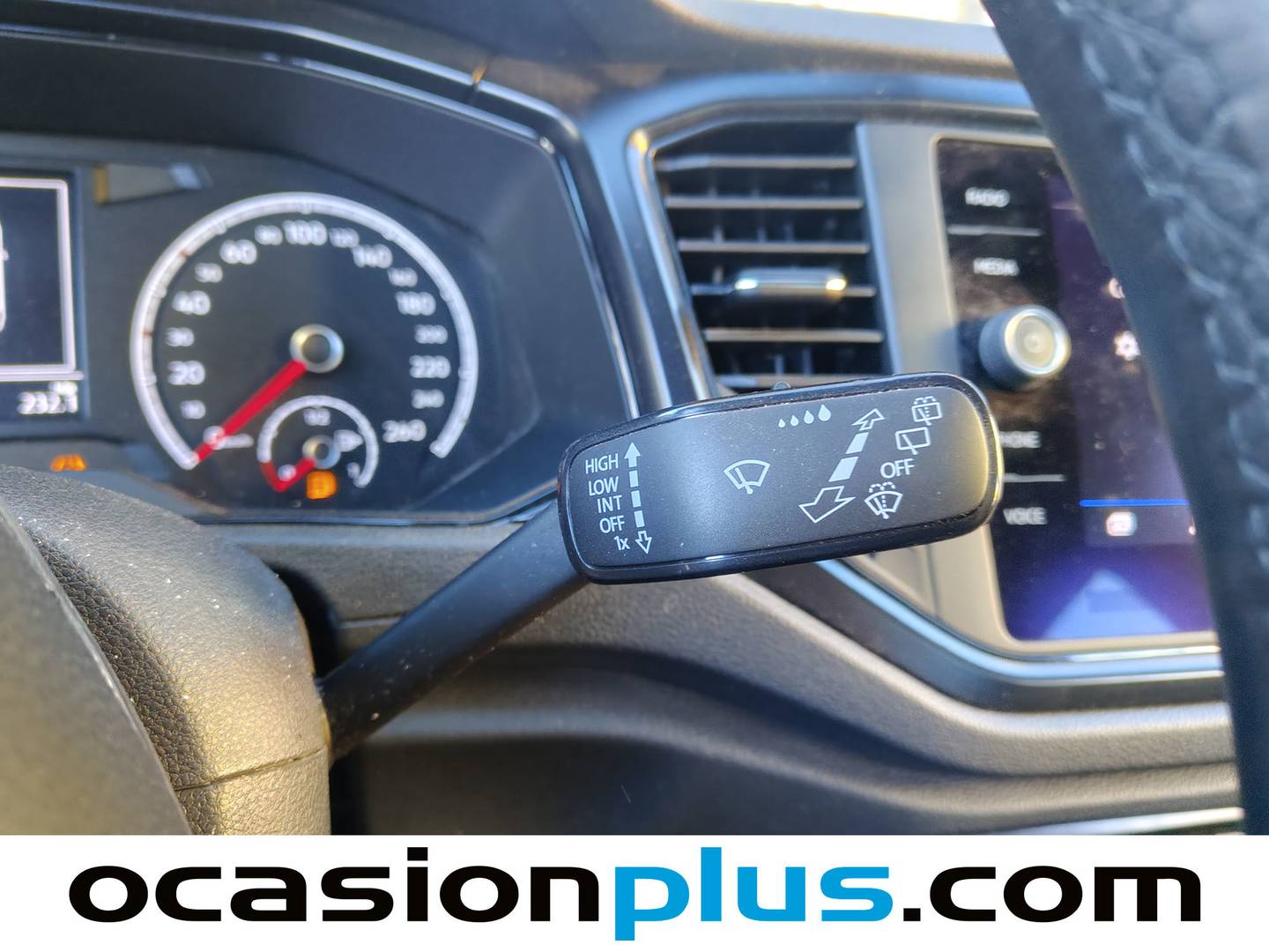 Foto Volkswagen T-Roc Volkswagen T-Roc Edition 1.6 TDI  (115 CV)