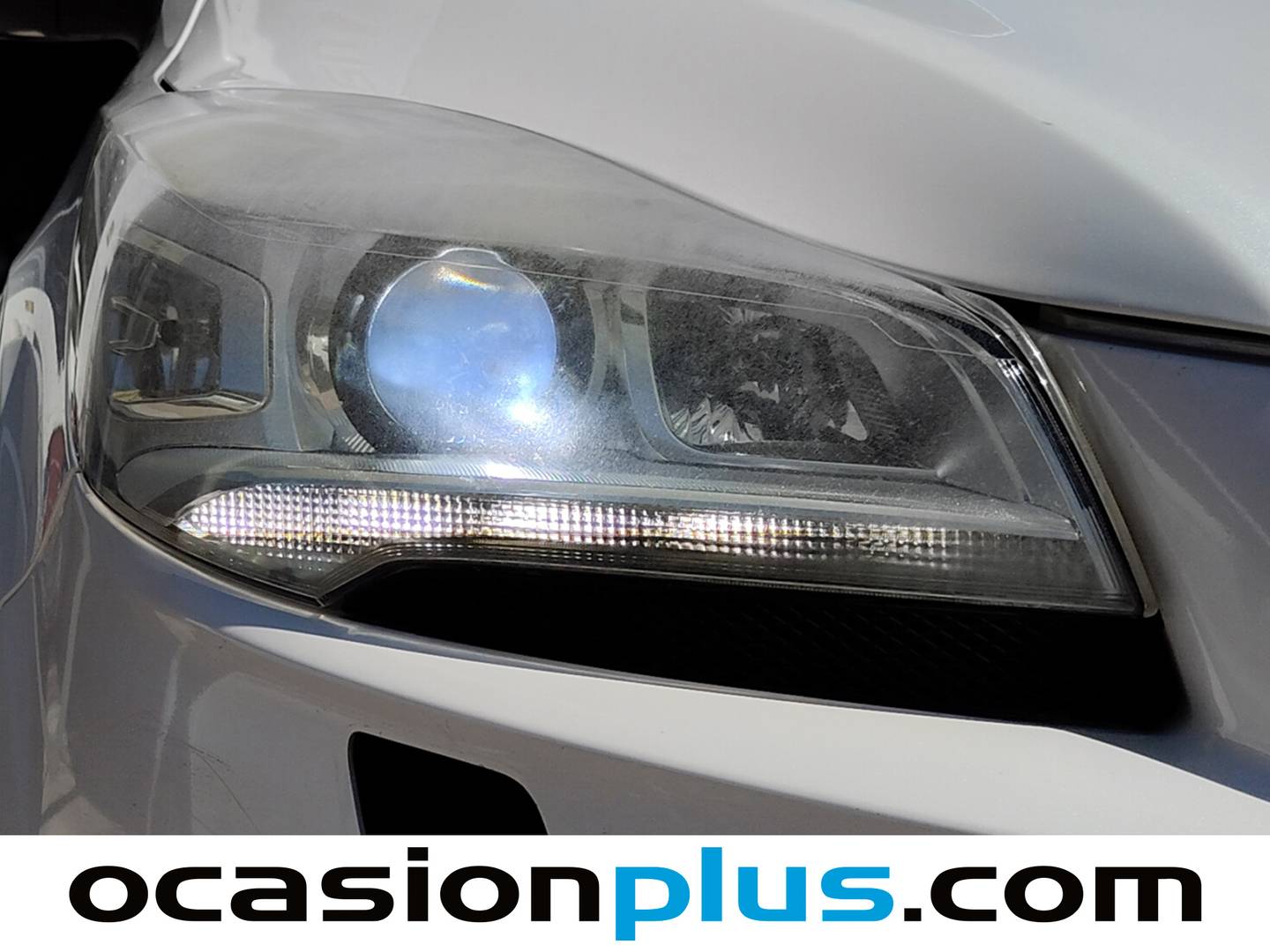 Extras y acabados del Ford Kuga Ford Kuga 2.0 TDCI S&S Titanium 4x2 (150 CV)