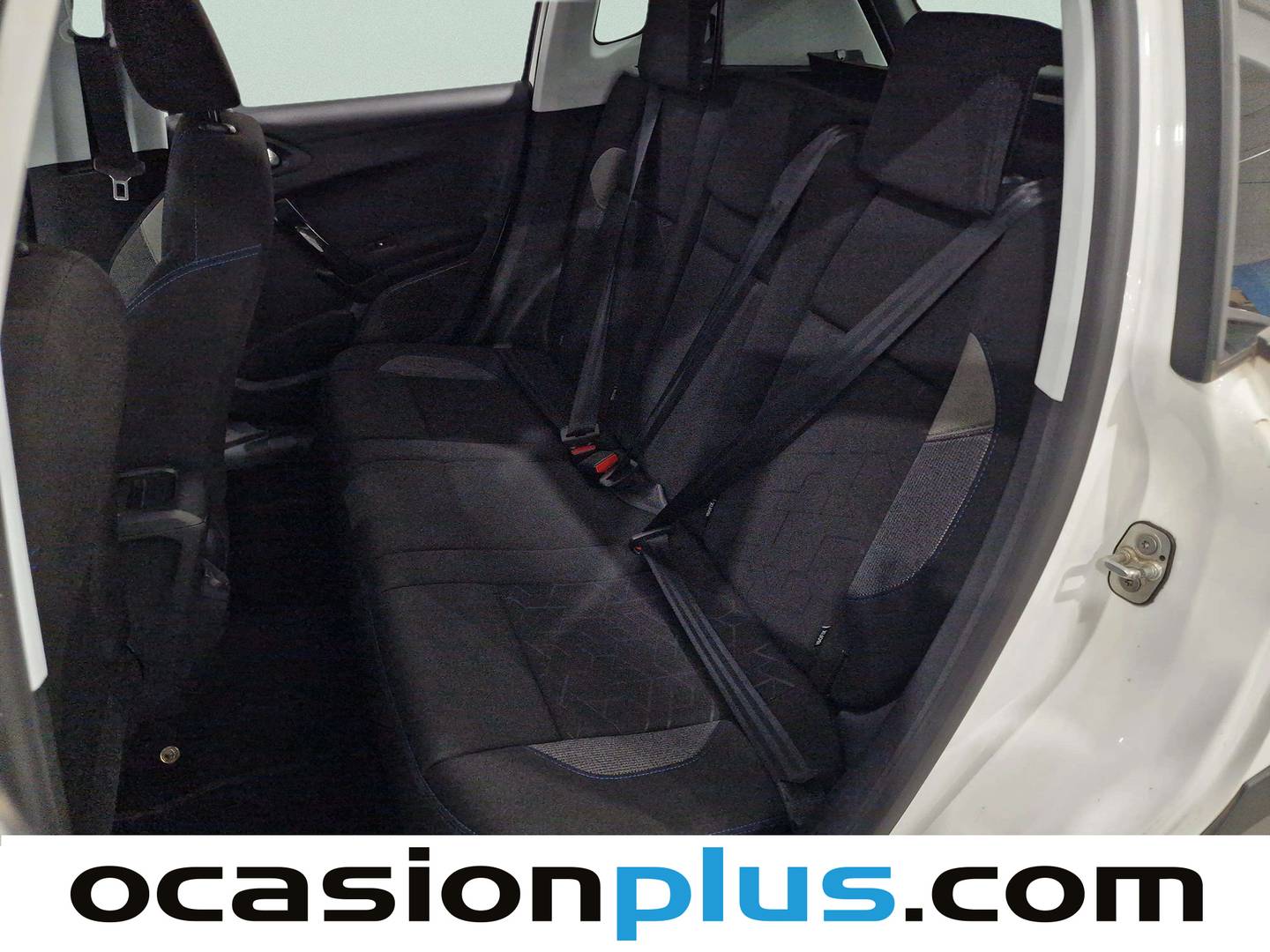 Foto Peugeot 2008 Peugeot 2008 BlueHDi 100 Signature  (100 CV)