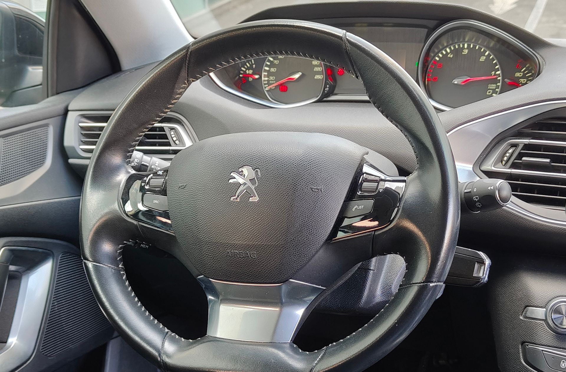 Peugeot 308 SW BlueHDi 120 Allure - foto 27