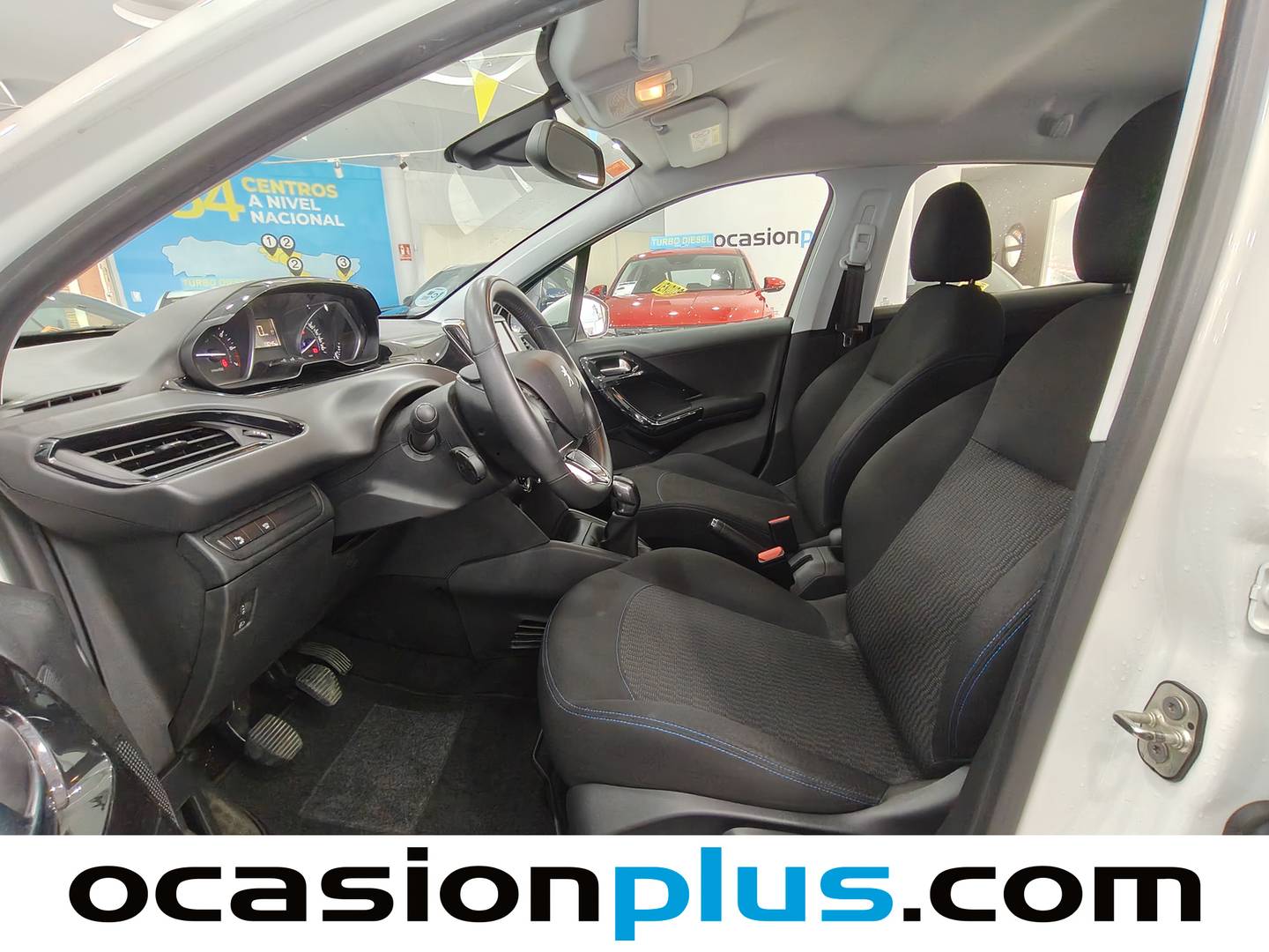 Foto asientos delanteros Peugeot 208 Peugeot 208 PureTech Signature (82 CV)