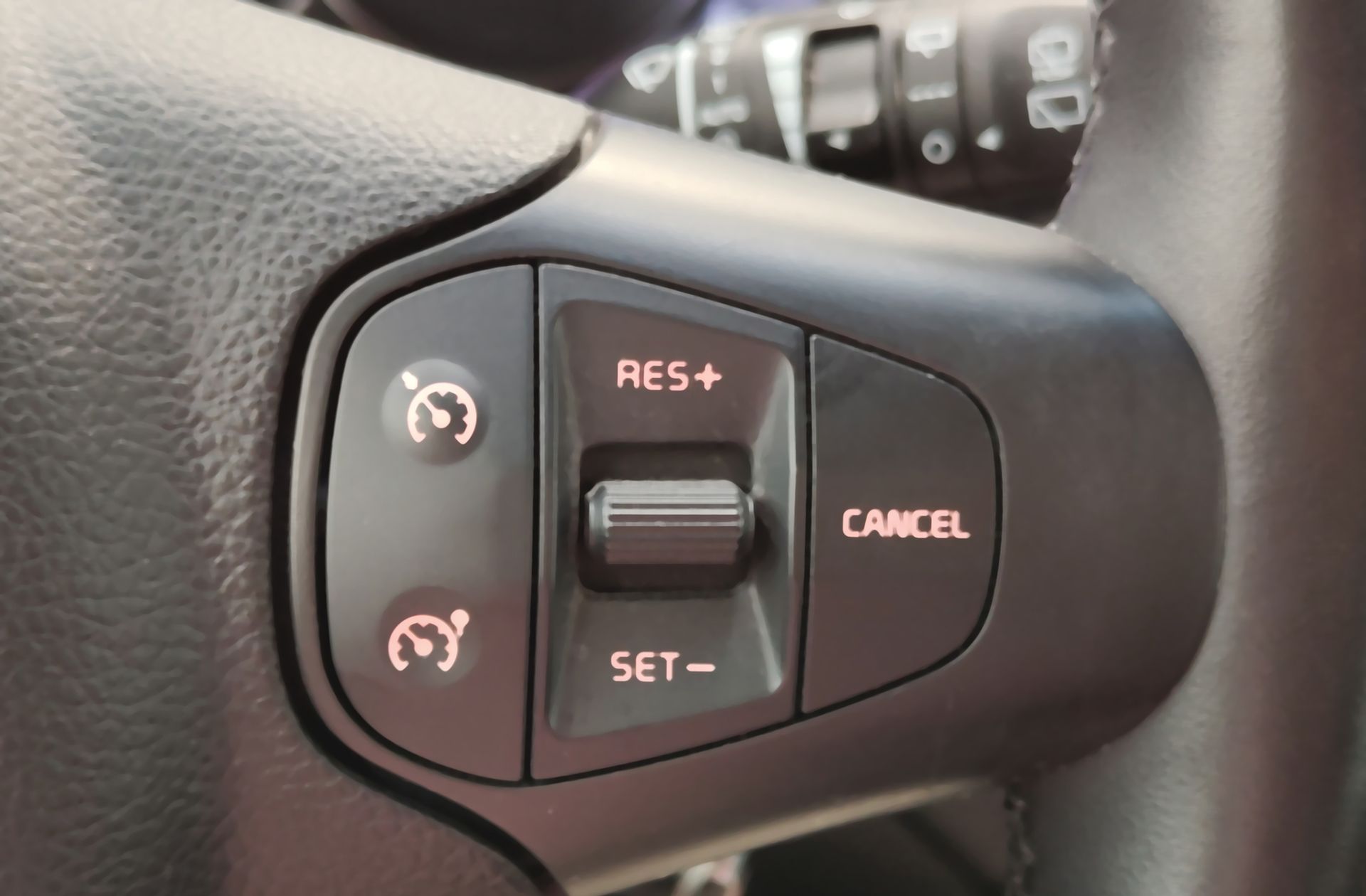 Kia Carens 1.6 GDi Uefa Euro 2016 Eco-Dynamics - foto 28