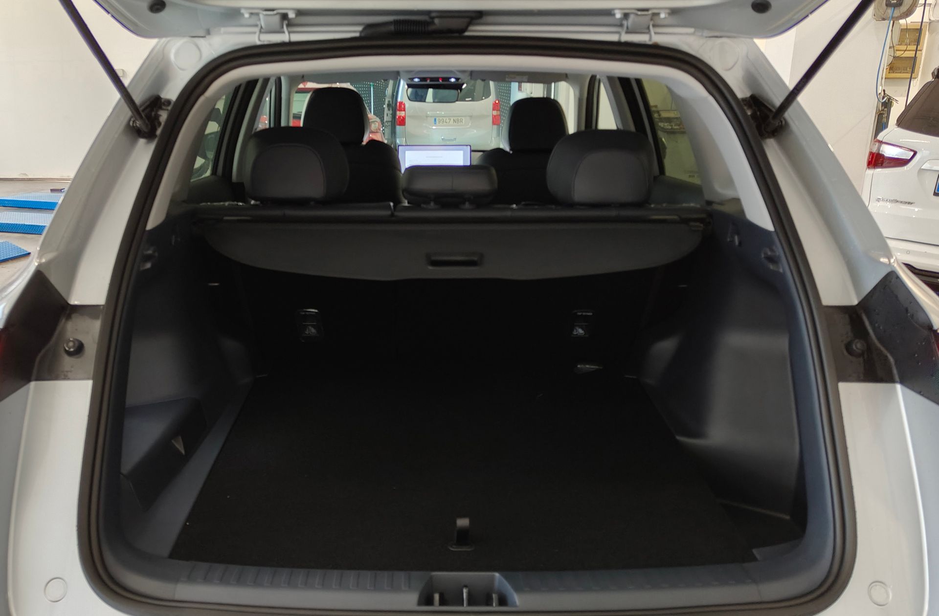 Geely Starray EM-i 1.5 PHEV Pro - foto 17