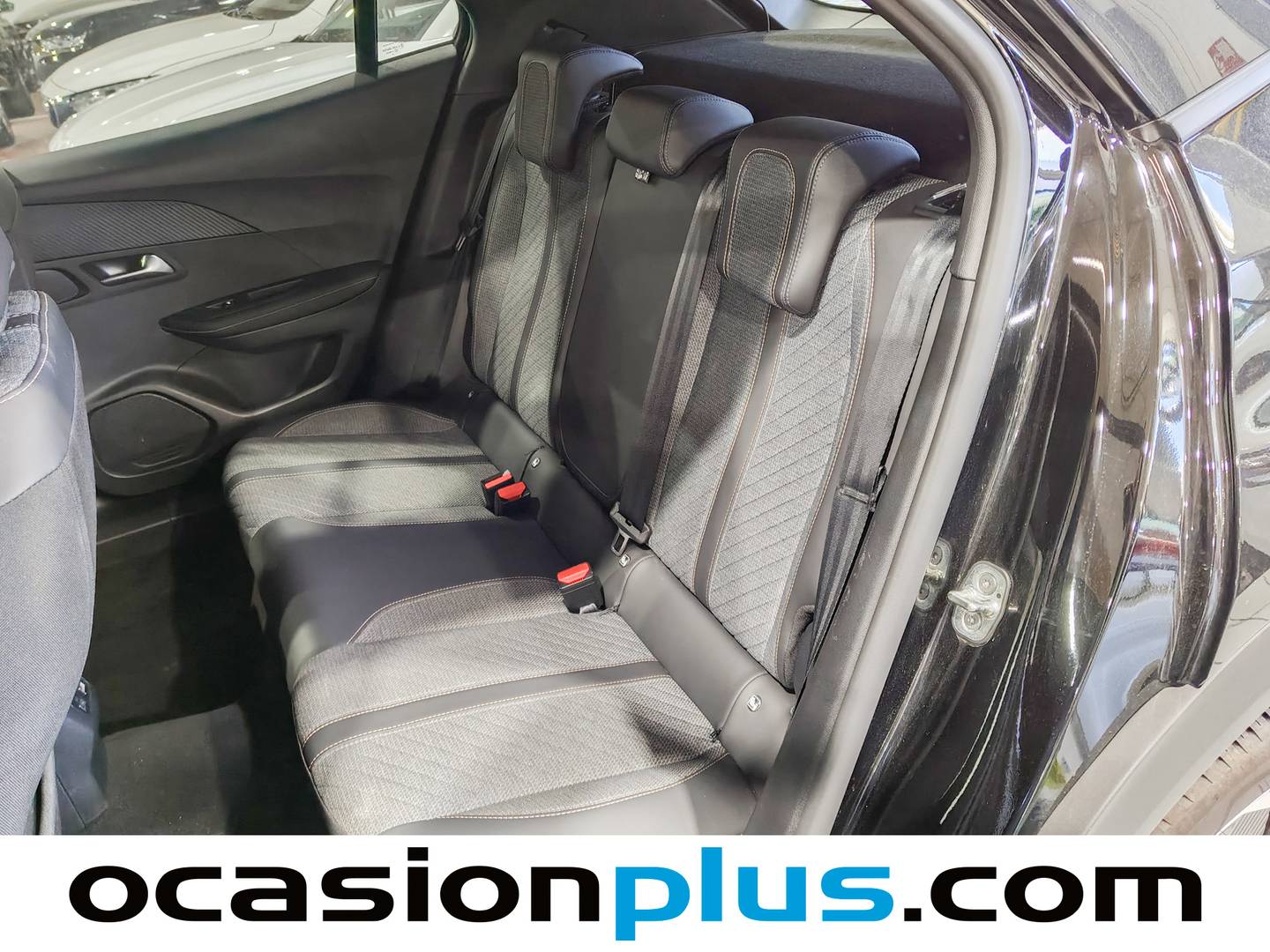 Foto Peugeot 2008 Peugeot 2008 Allure Hybrid eDCS6  (136 CV)