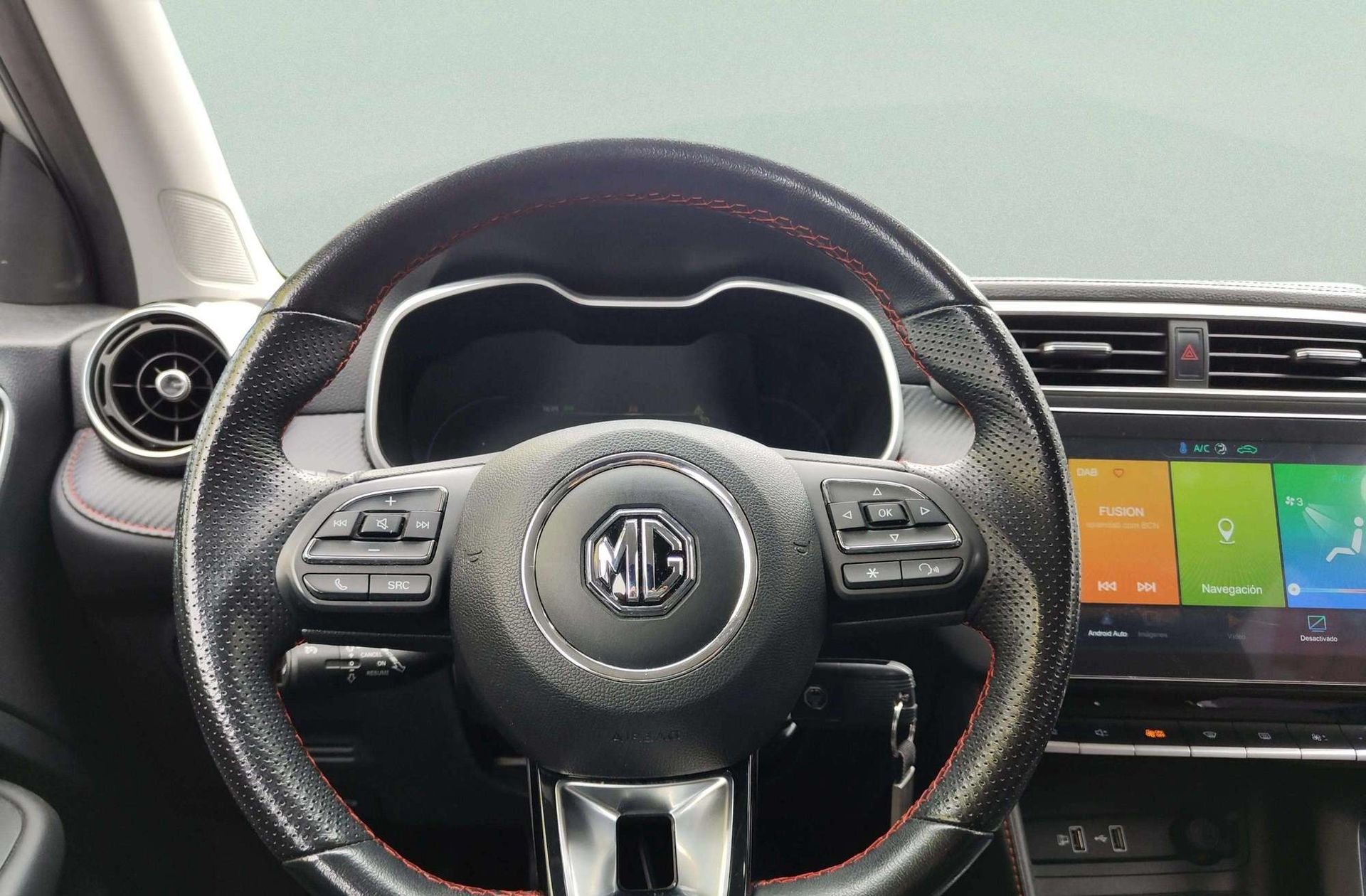 MG ZS 1.5 Luxury - foto 28