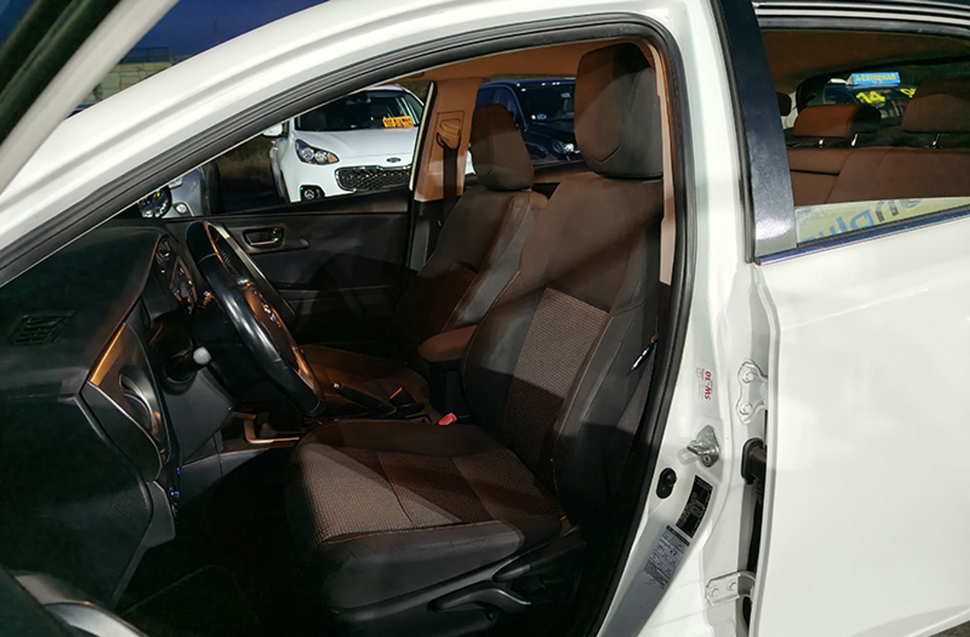 Toyota Auris 120D Active - foto 8